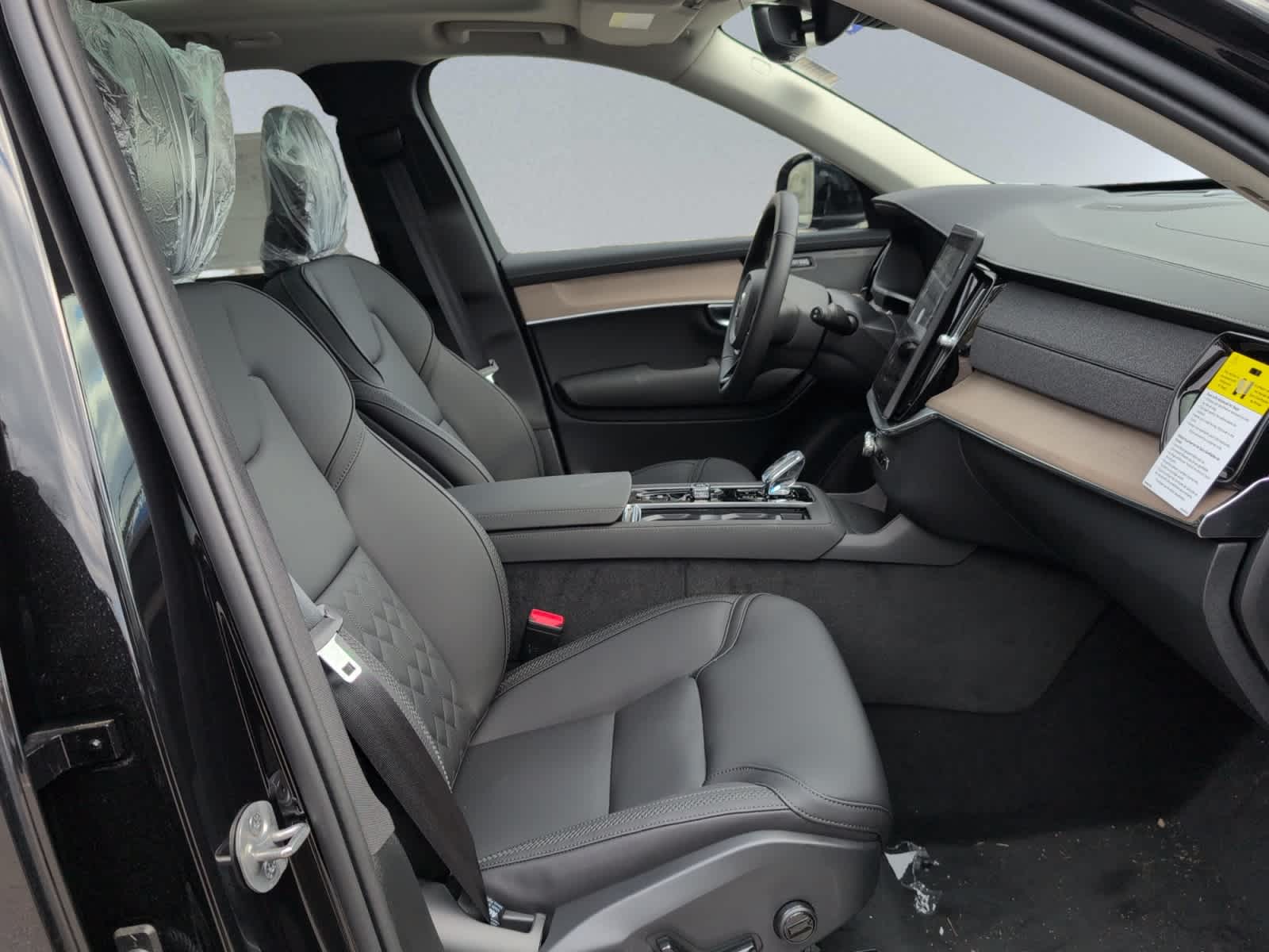 new 2025 Volvo XC90 plug-in hybrid car, priced at $78,805