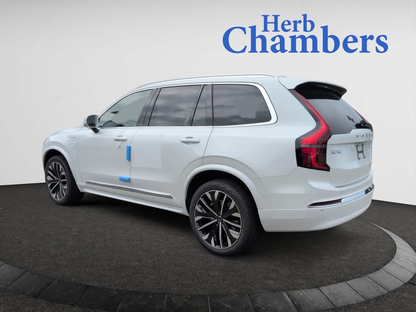 new 2026 Volvo XC90 plug-in hybrid car, priced at $85,625