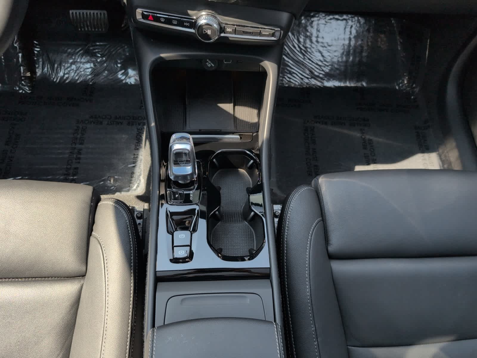 used 2024 Volvo XC40 B5 A ULT car, priced at $42,998