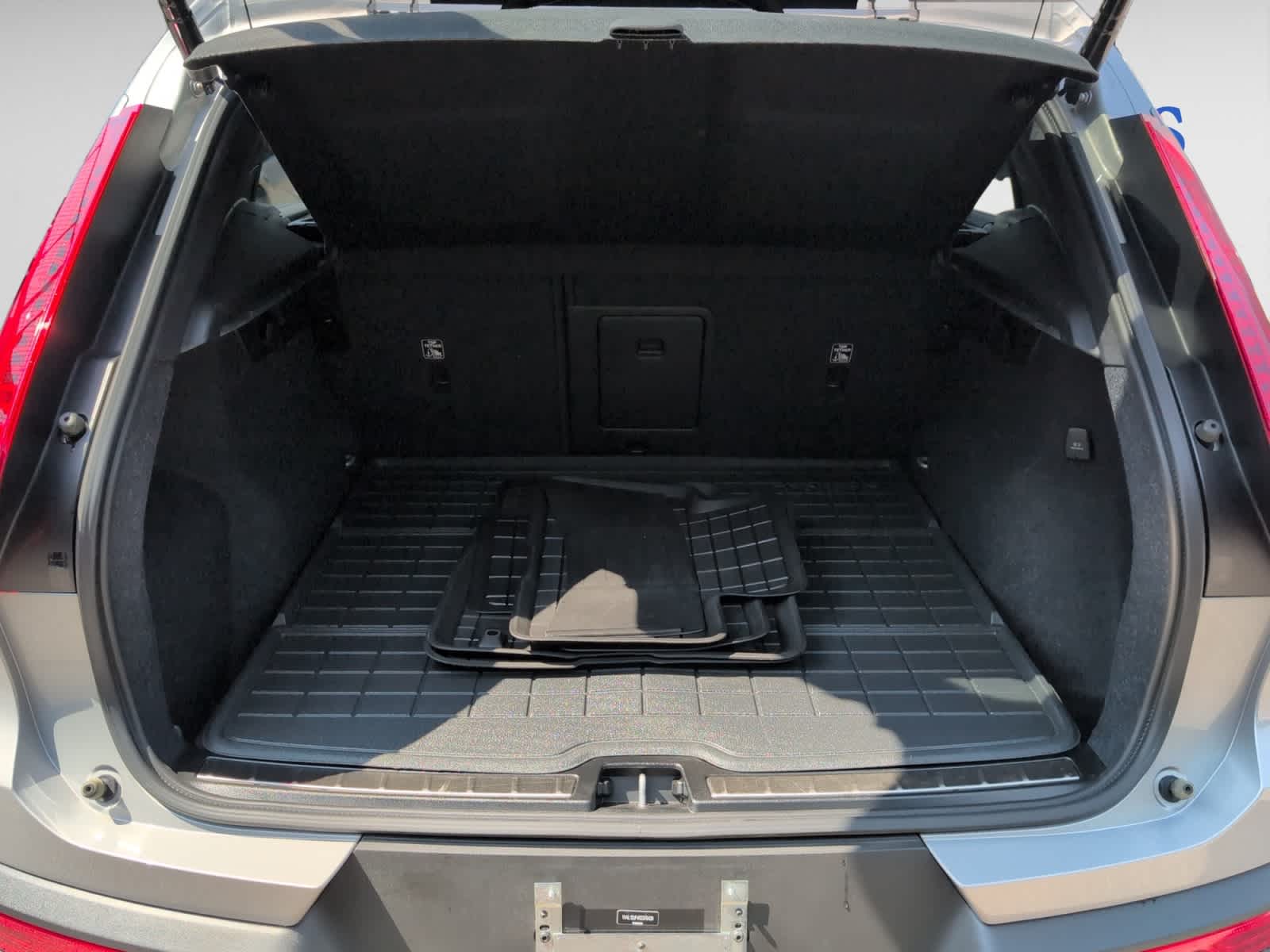 used 2024 Volvo XC40 B5 A ULT car, priced at $42,998