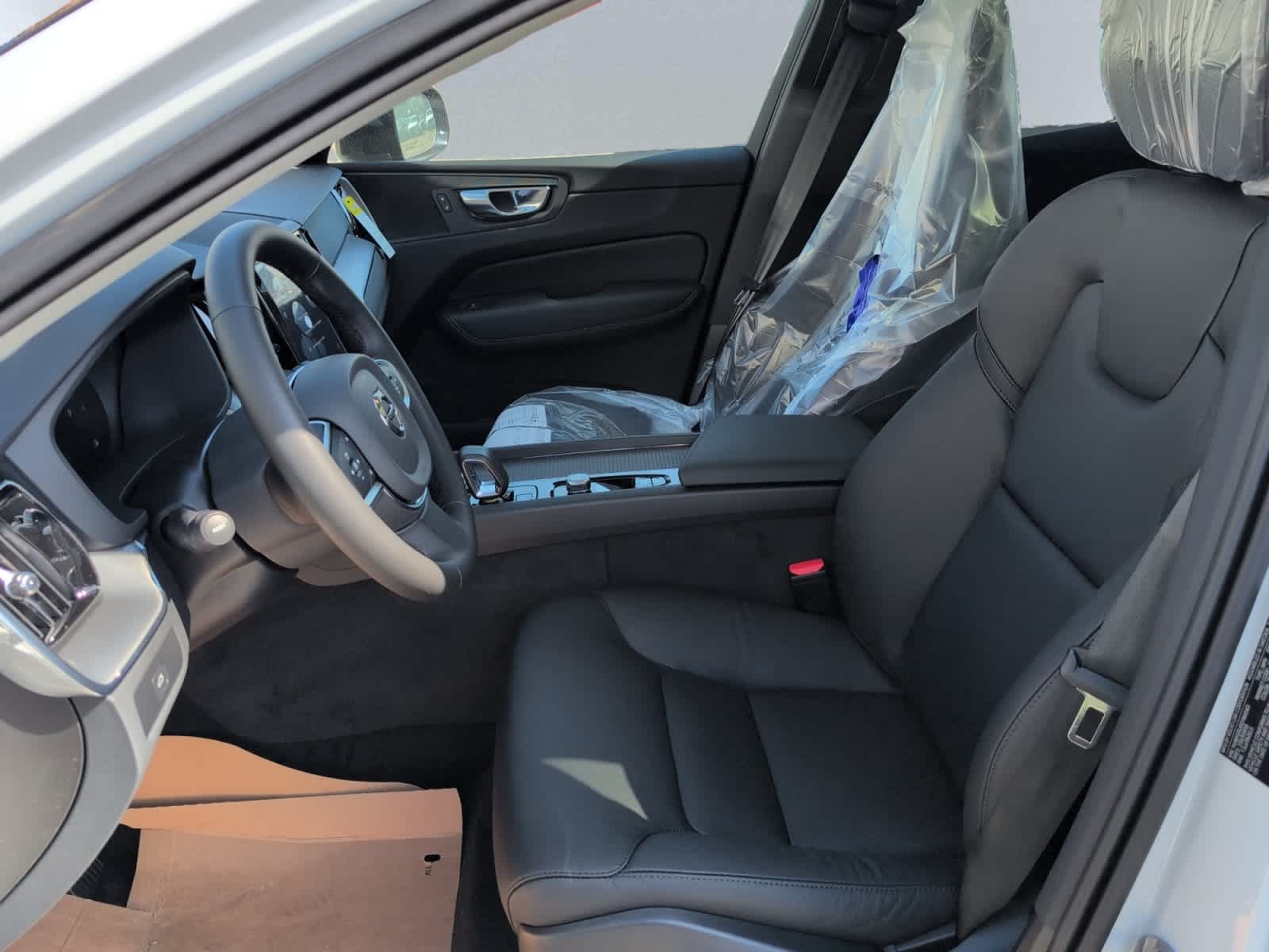 new 2025 Volvo XC60 car, priced at $51,055