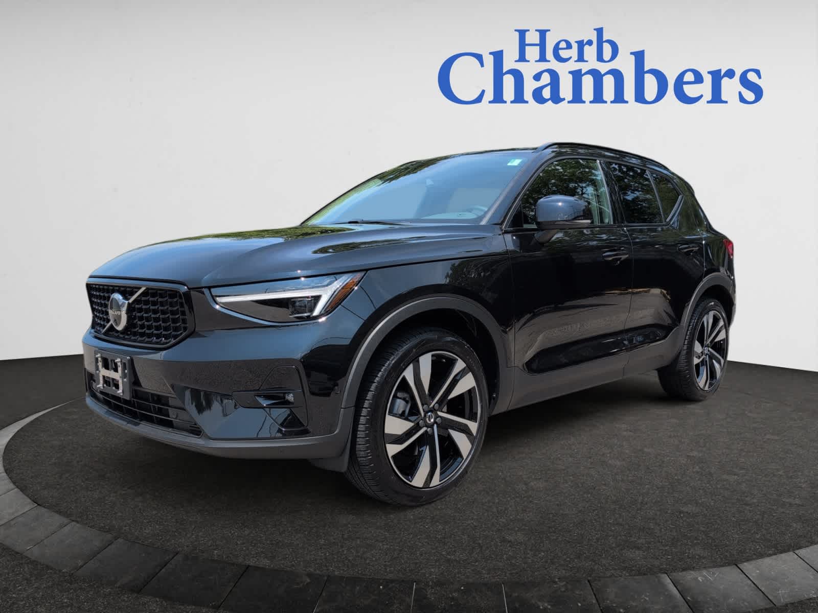 used 2024 Volvo XC40 B5 A ULT car, priced at $43,998