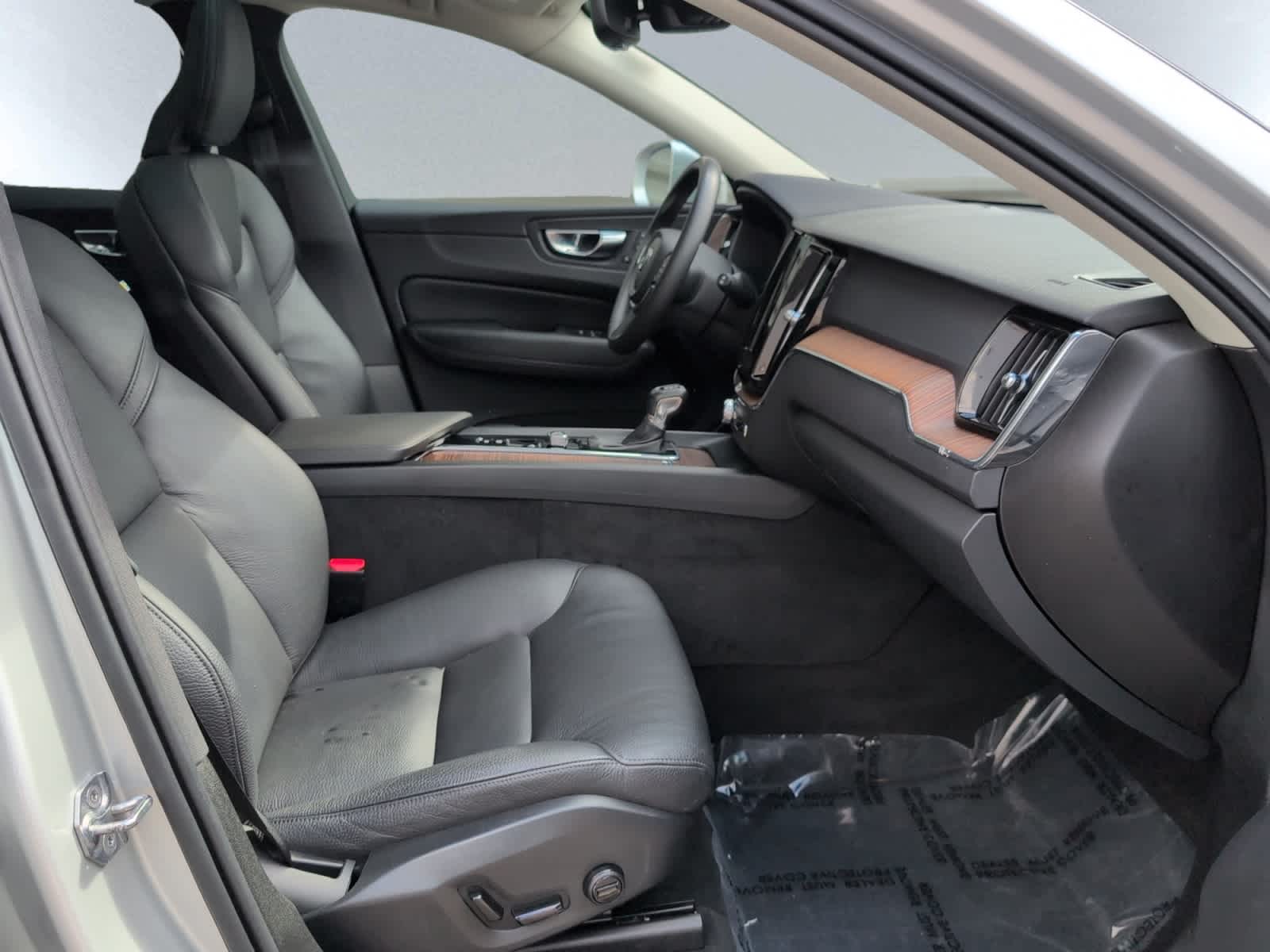 used 2021 Volvo XC60 car, priced at $27,498