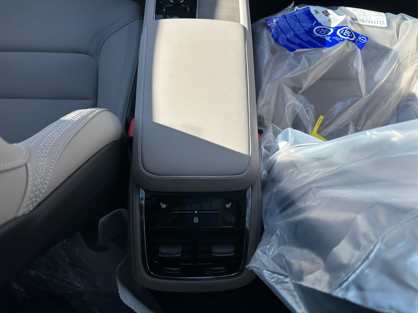 new 2025 Volvo XC90 plug-in hybrid car, priced at $76,755