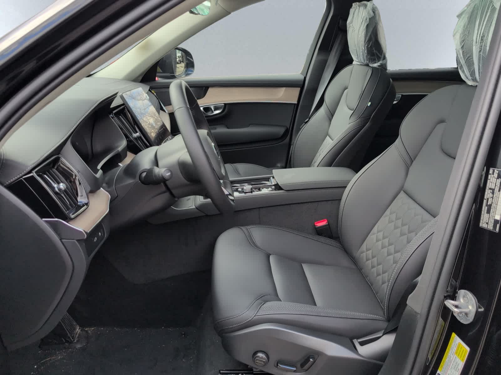 new 2025 Volvo XC90 plug-in hybrid car, priced at $78,805