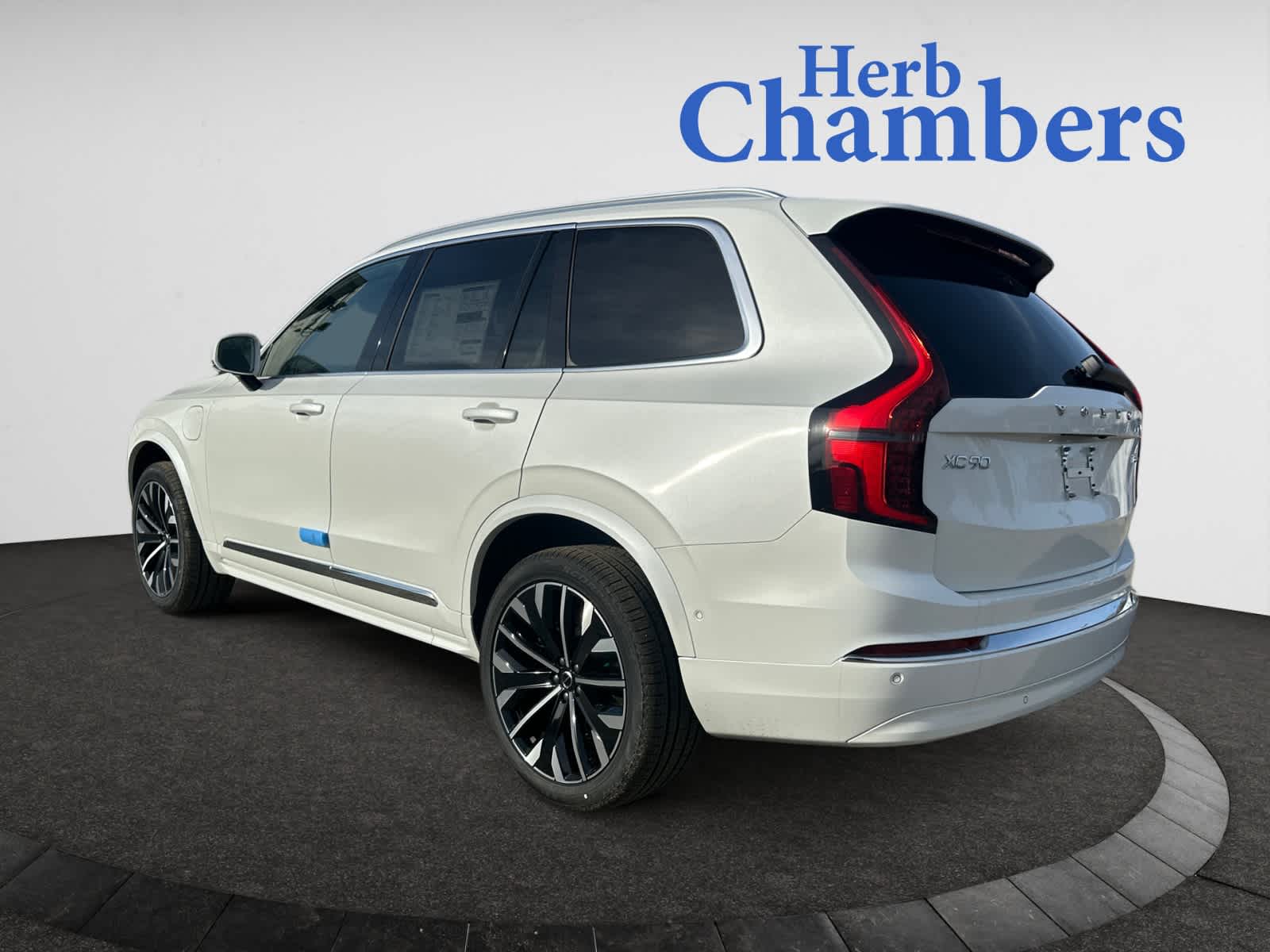 new 2025 Volvo XC90 plug-in hybrid car, priced at $81,995