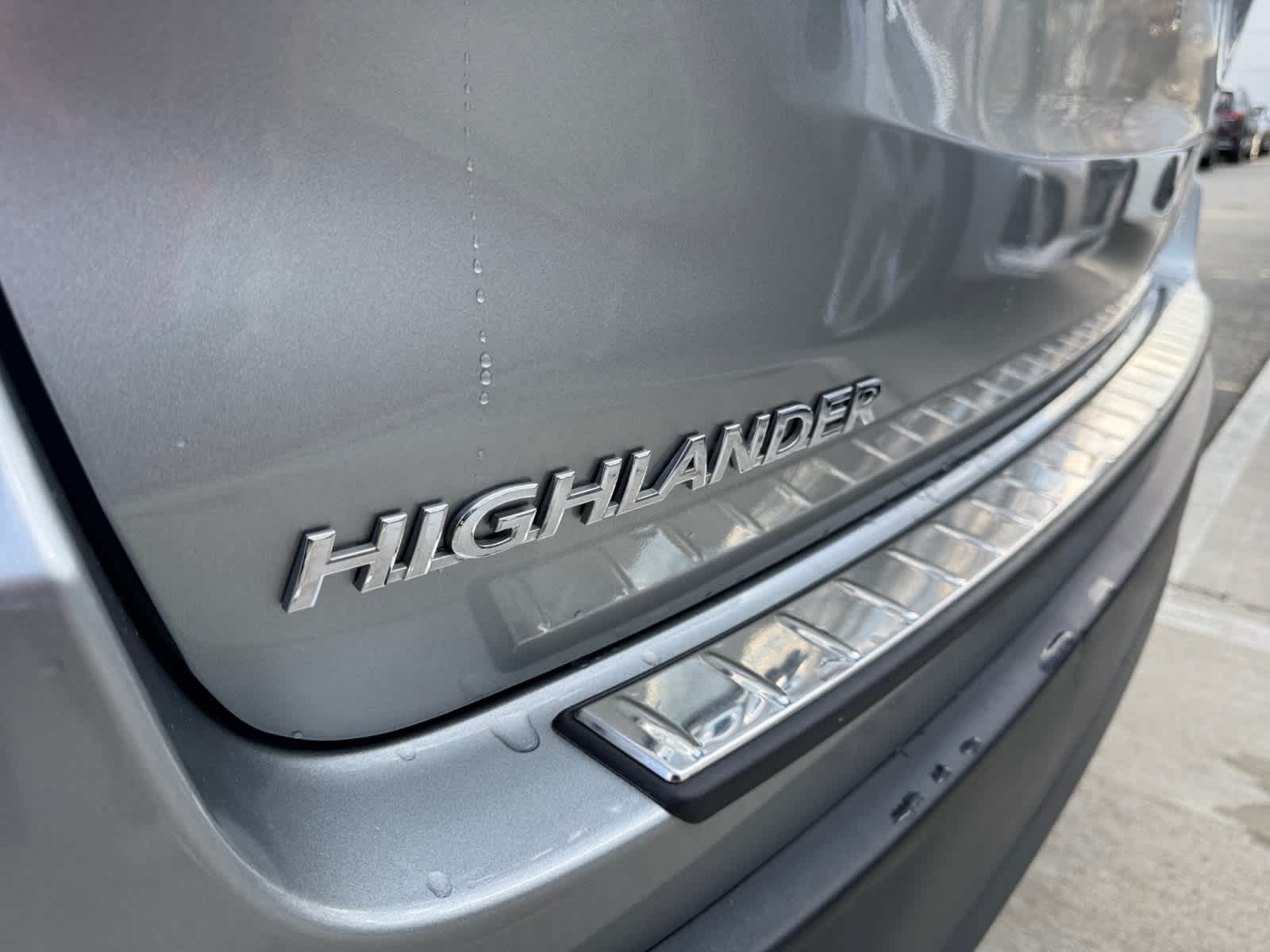 used 2018 Toyota Highlander car, priced at $24,998