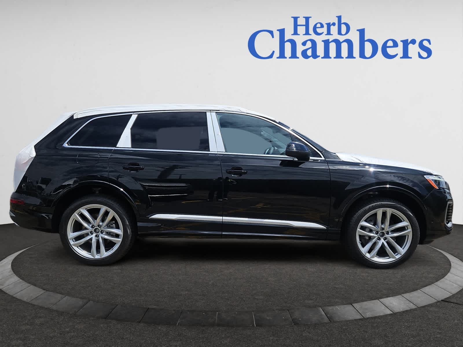 new 2025 Audi Q7 car, priced at $76,705