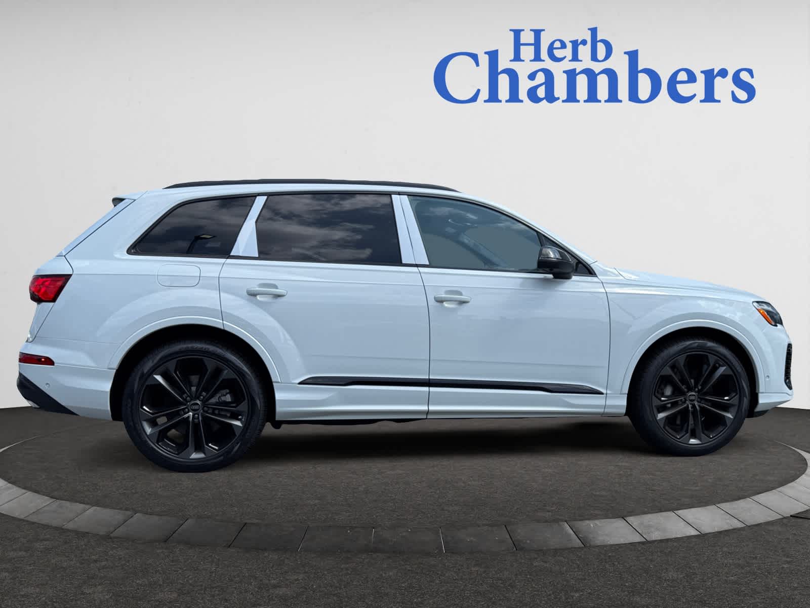 new 2025 Audi Q7 car, priced at $95,415