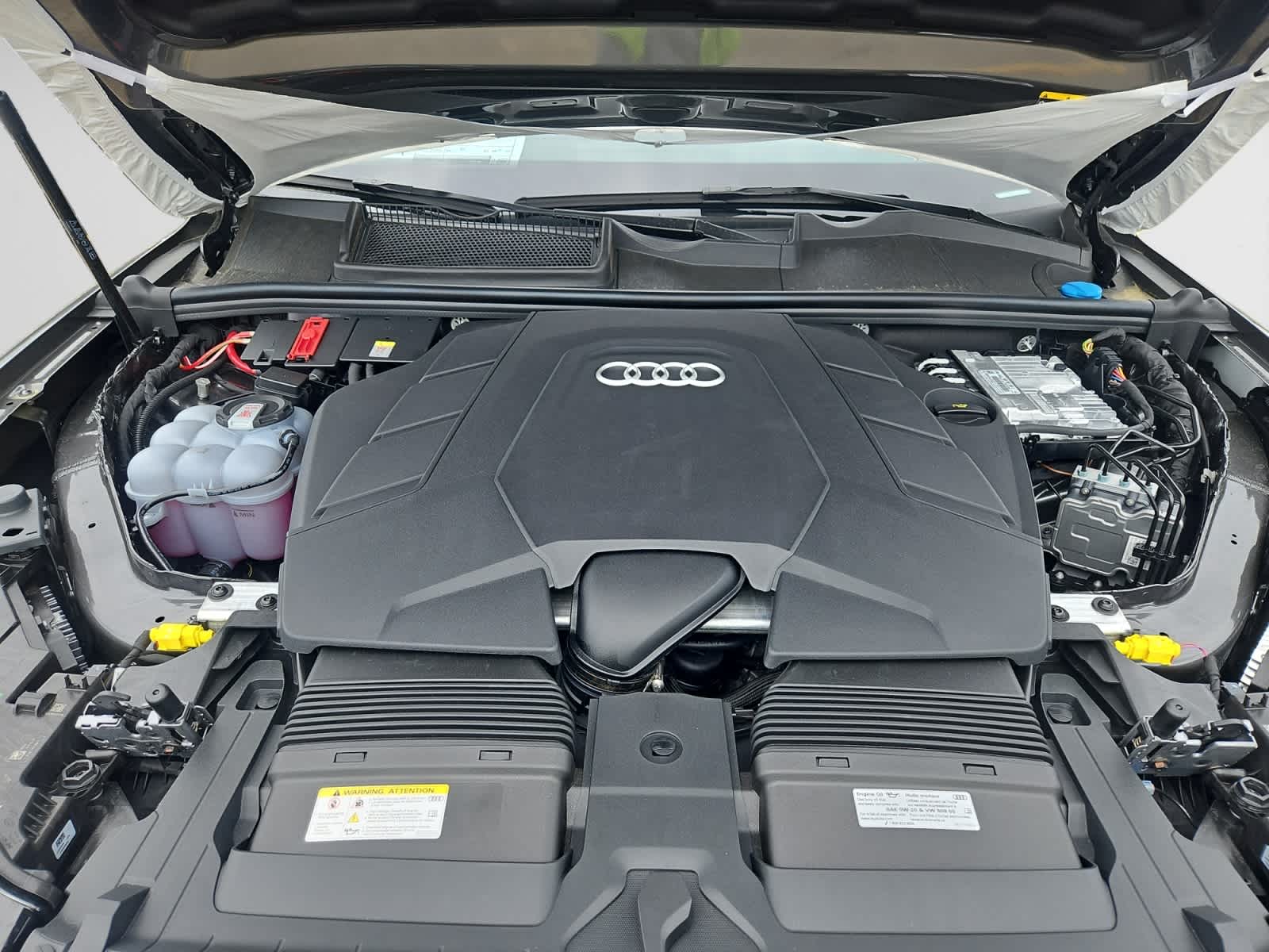 new 2025 Audi Q7 car, priced at $77,805