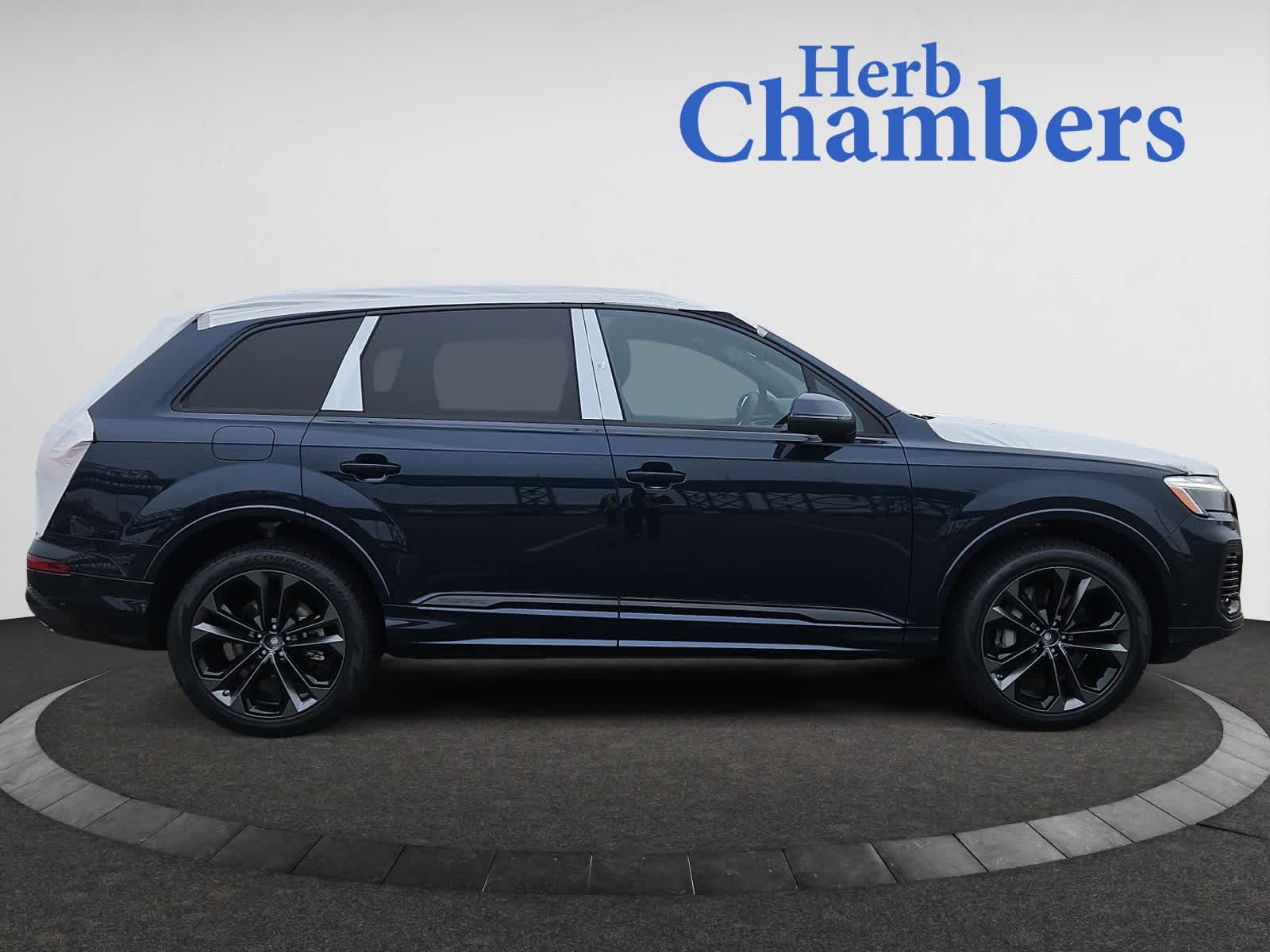 new 2025 Audi Q7 car, priced at $77,805