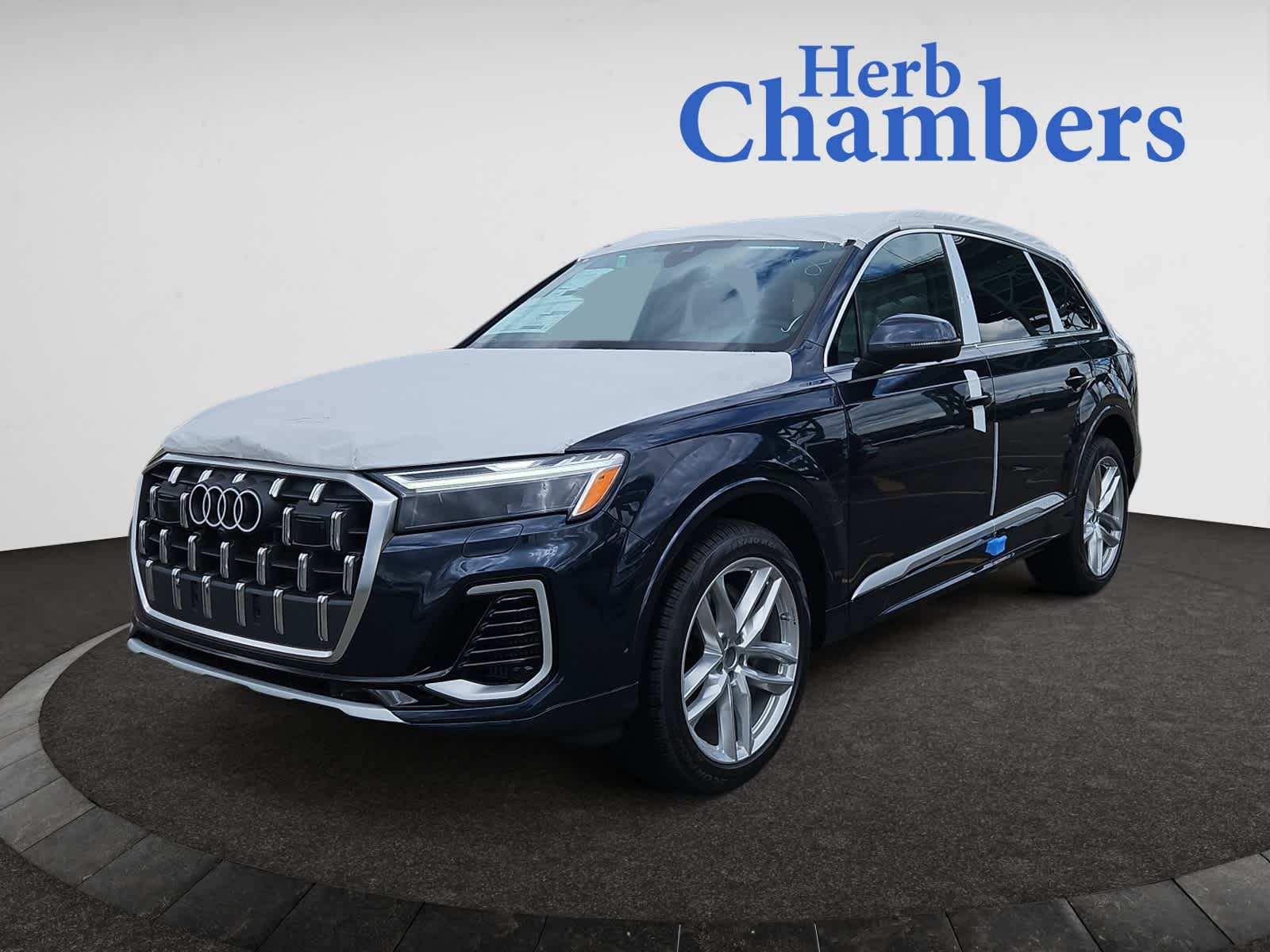new 2025 Audi Q7 car, priced at $76,335