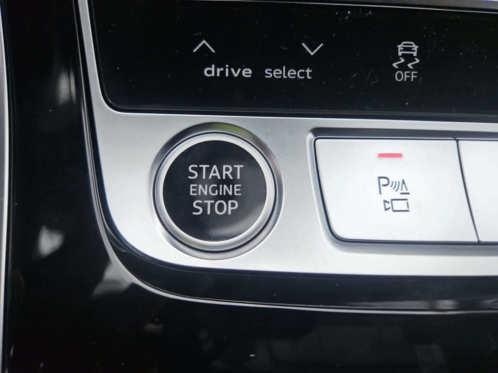 new 2025 Audi Q7 car, priced at $77,805