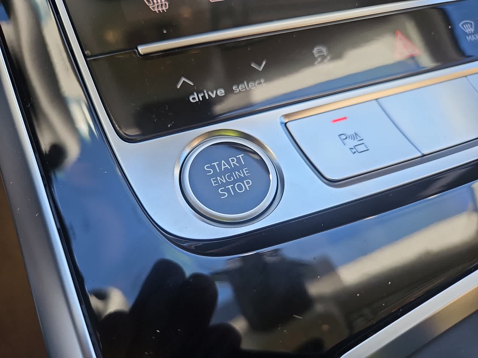 new 2025 Audi Q7 car, priced at $76,990