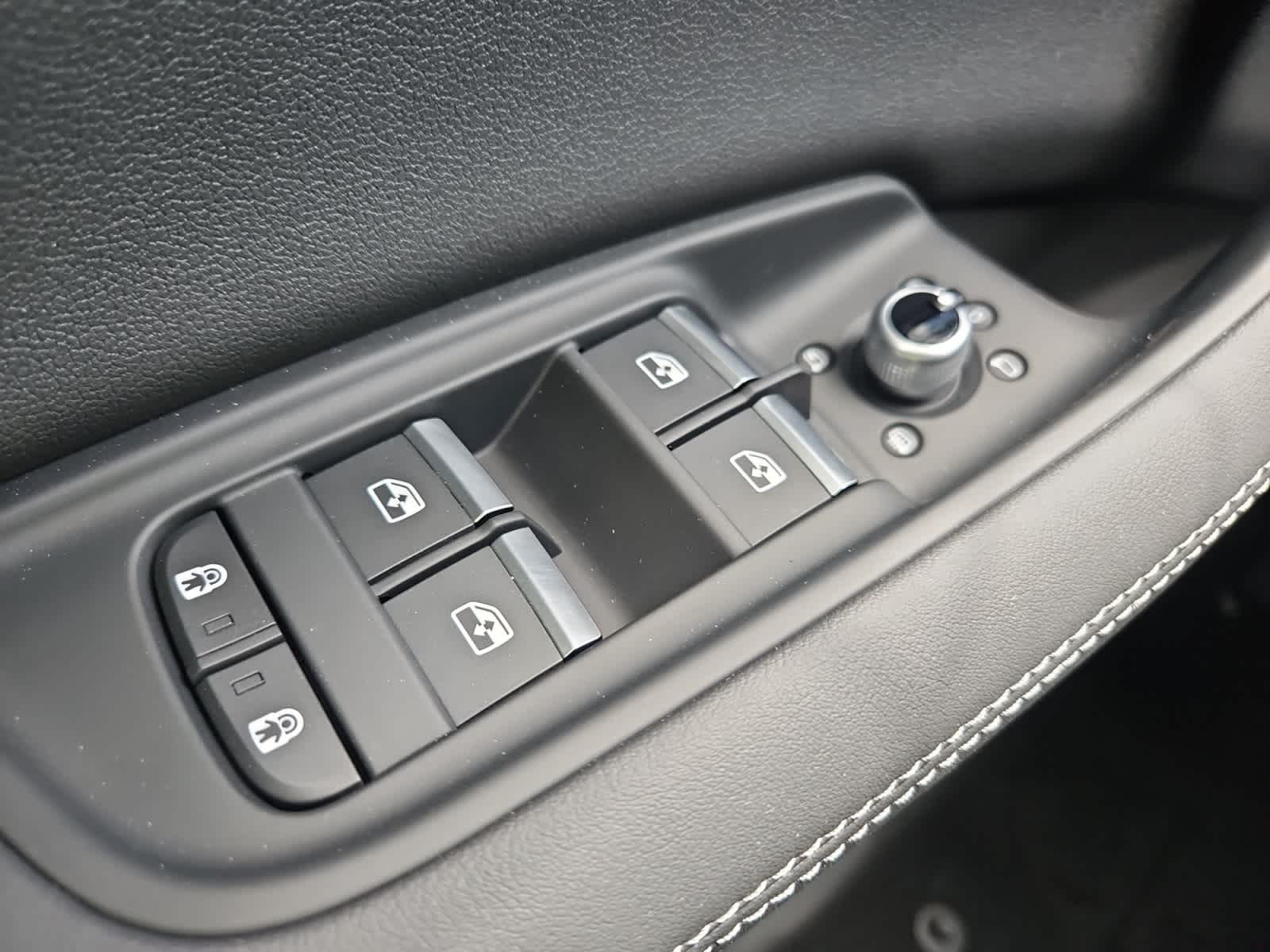 new 2025 Audi Q7 car, priced at $77,805