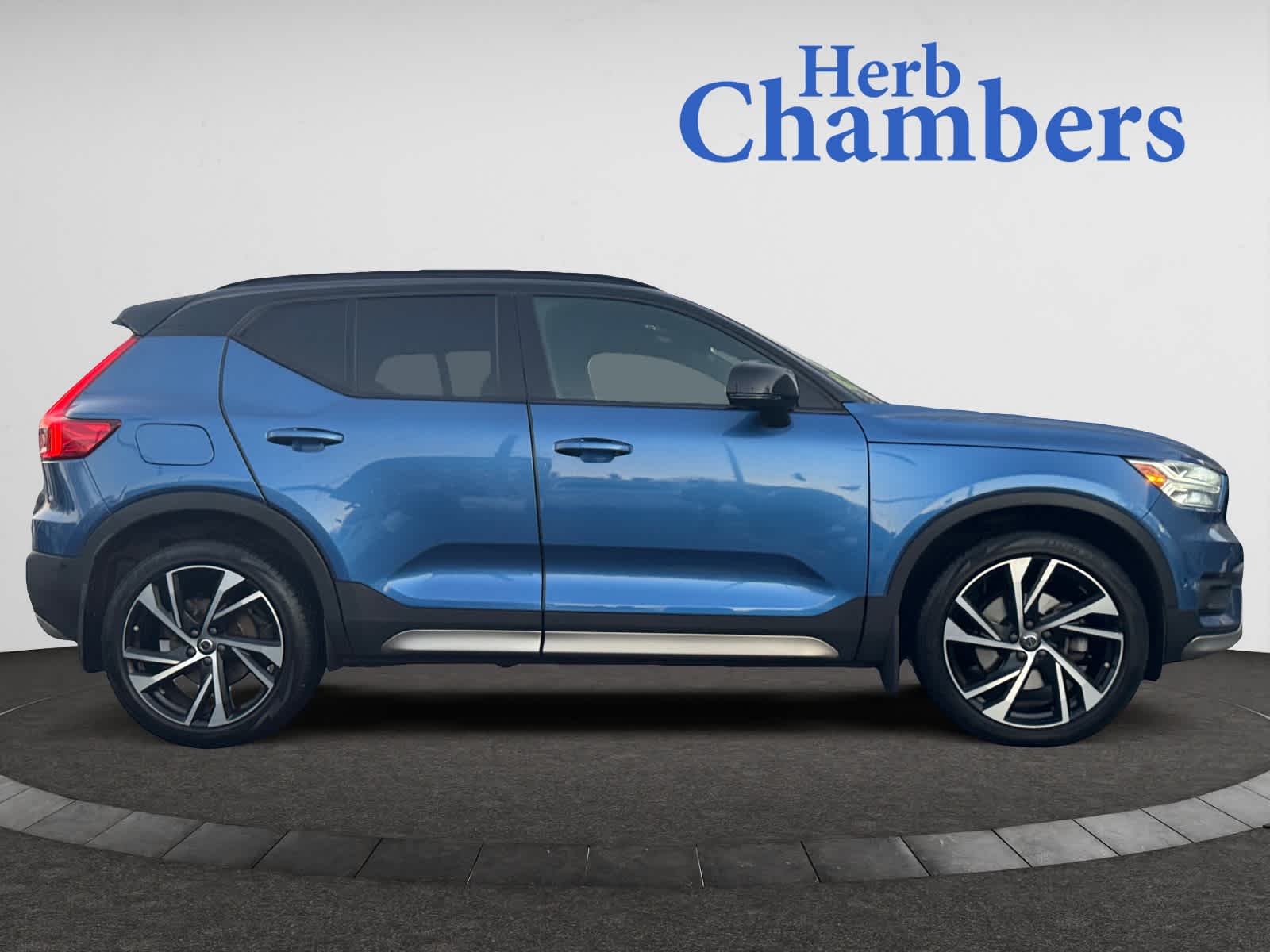 used 2019 Volvo XC40 car, priced at $22,998