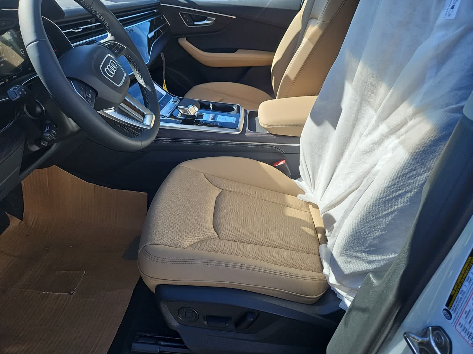 new 2025 Audi Q7 car, priced at $76,990
