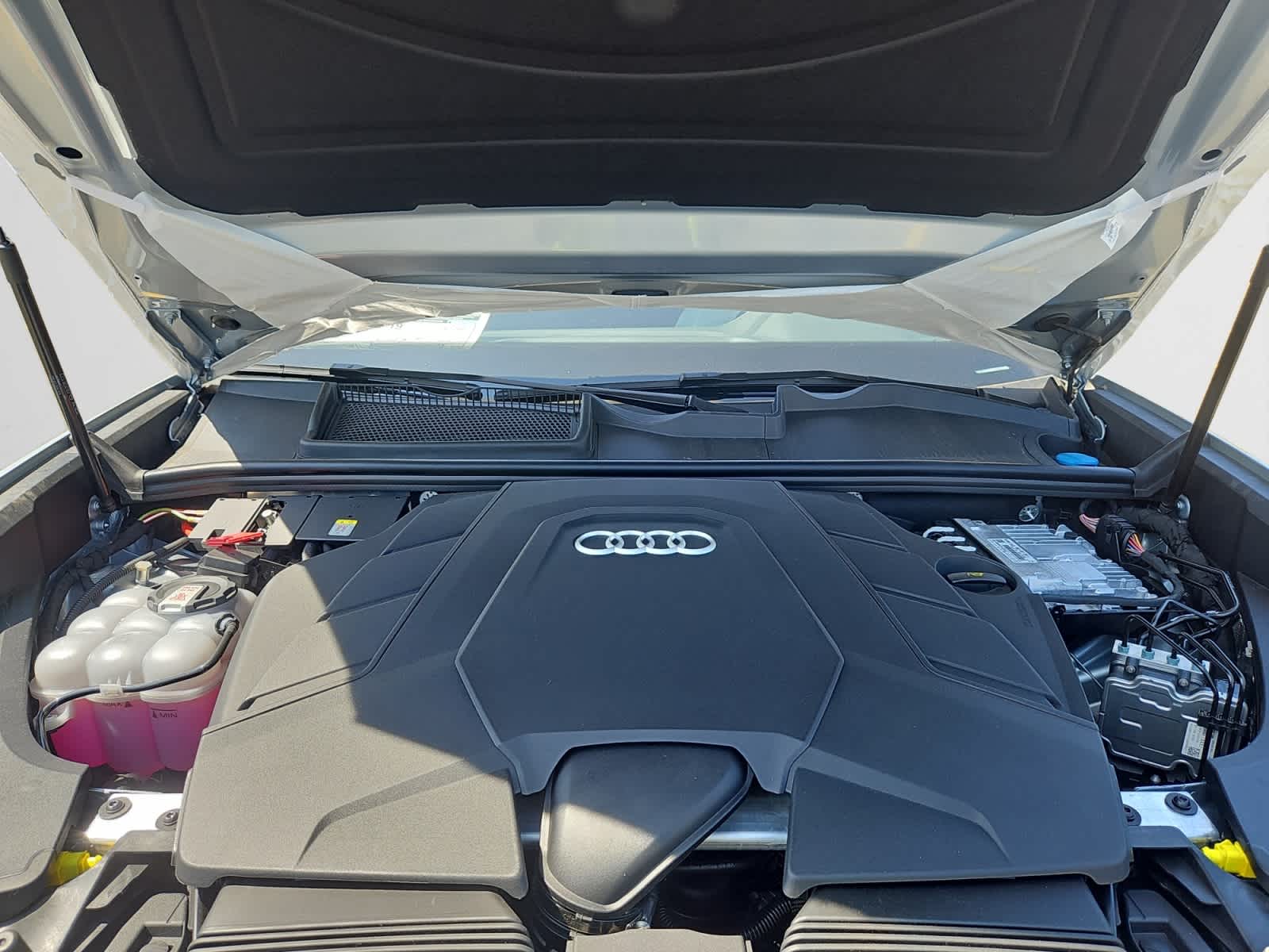 new 2025 Audi Q8 car, priced at $81,595