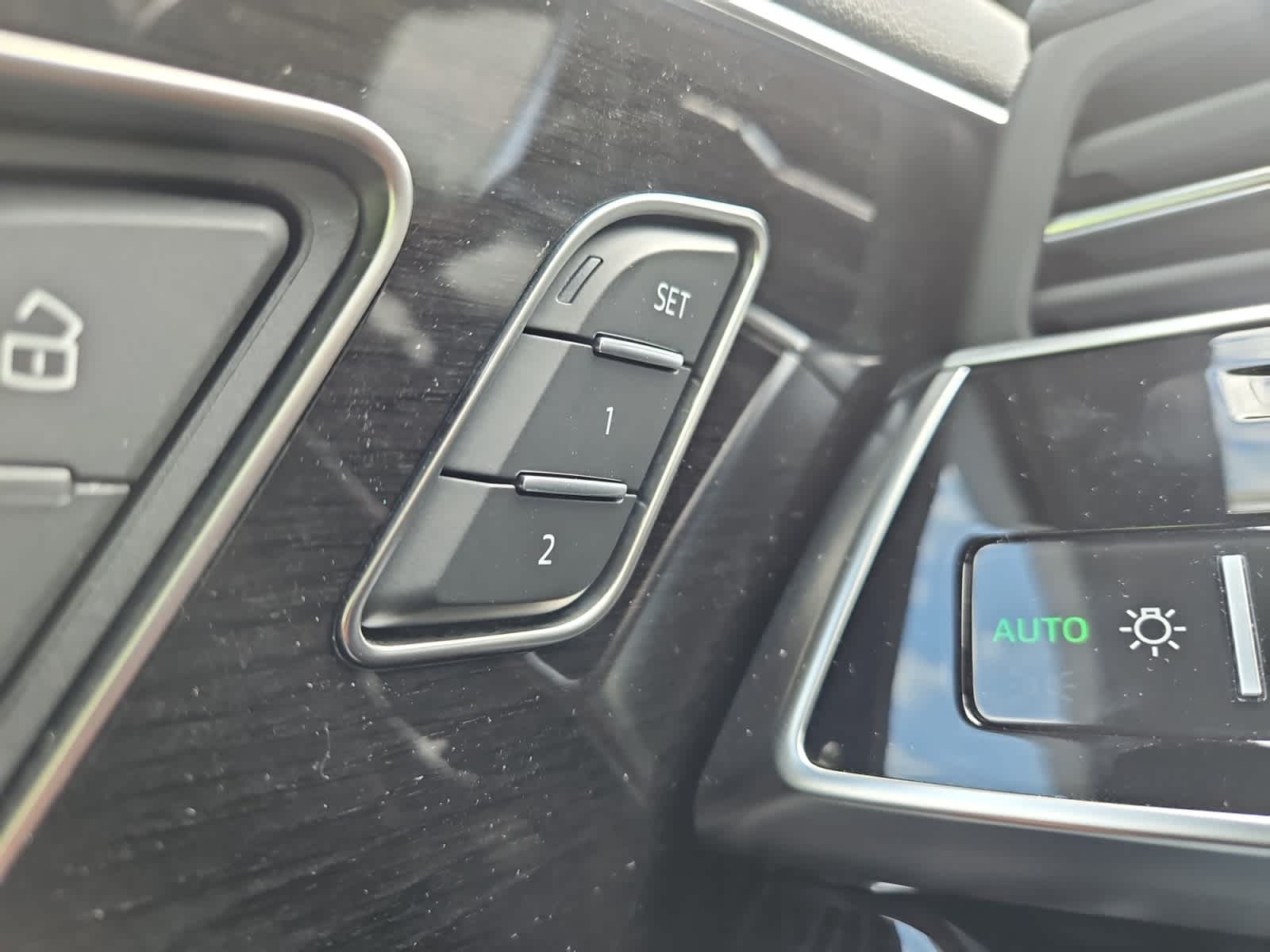 new 2025 Audi Q7 car, priced at $76,705