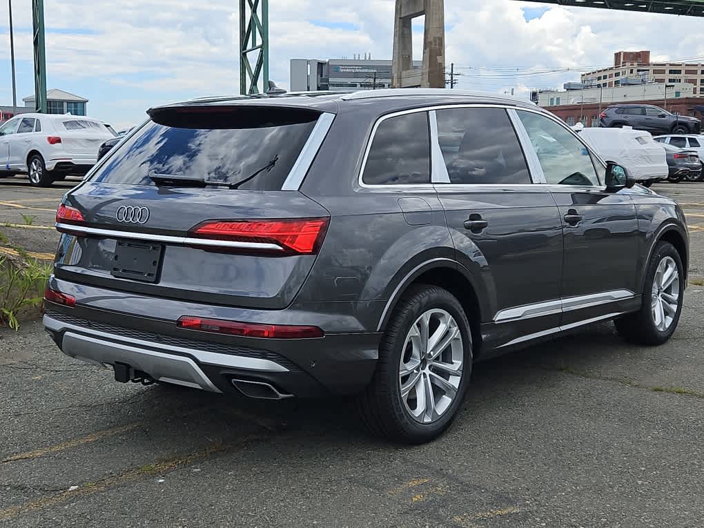 new 2025 Audi Q7 car, priced at $76,055