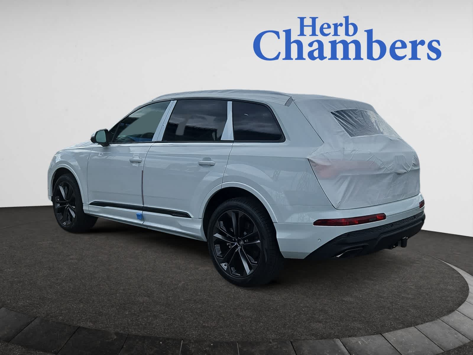 new 2025 Audi Q7 car, priced at $77,805