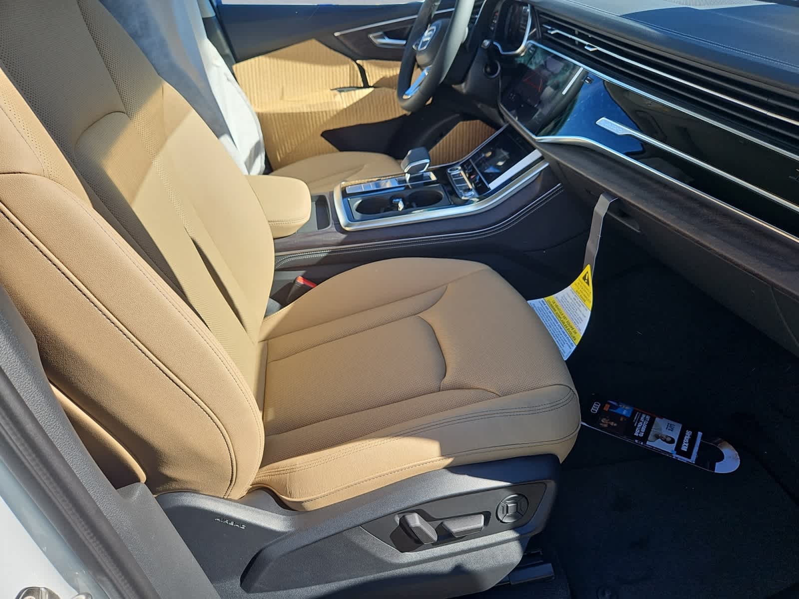 new 2025 Audi Q7 car, priced at $76,990