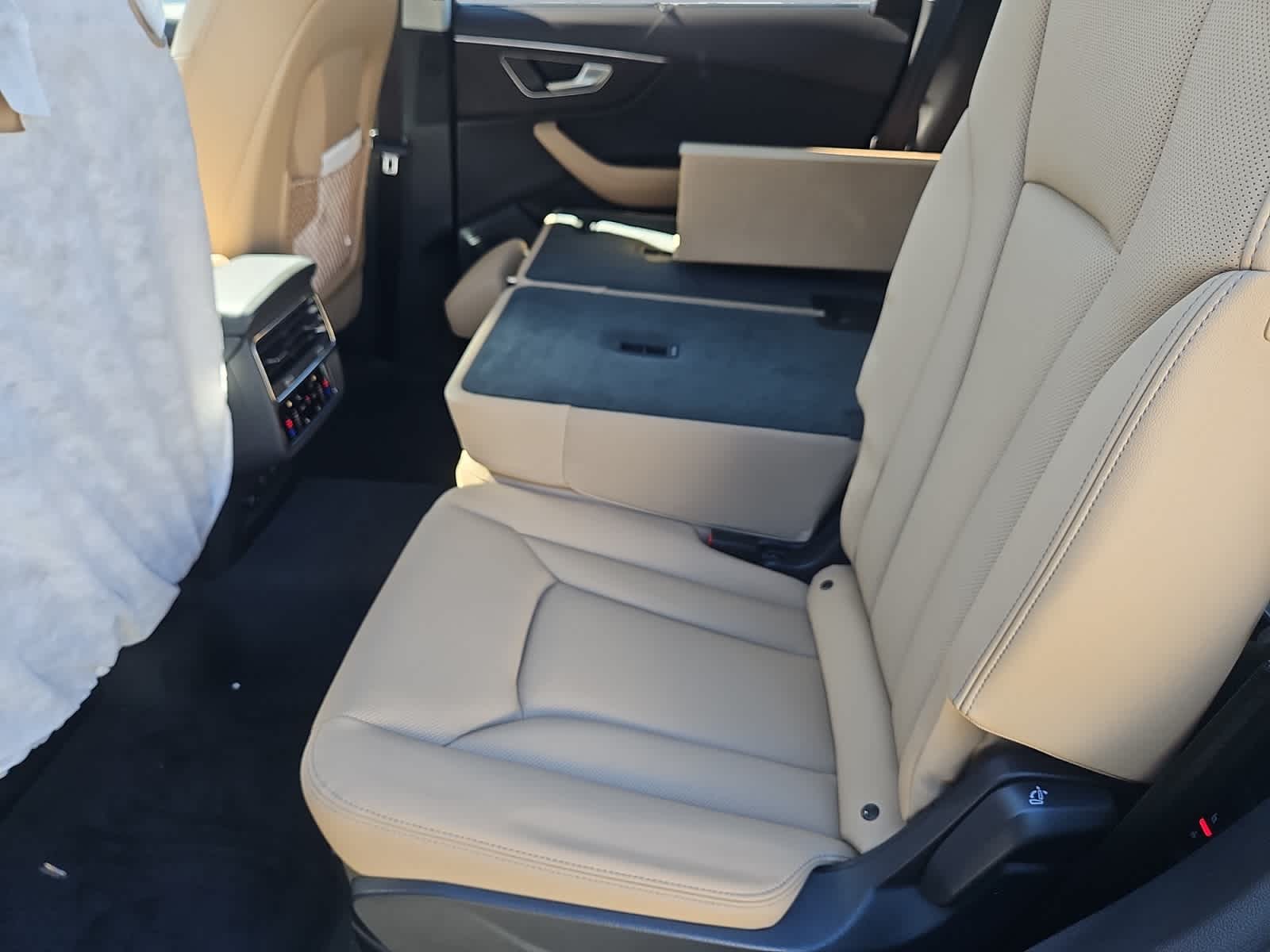 new 2025 Audi Q7 car, priced at $76,990
