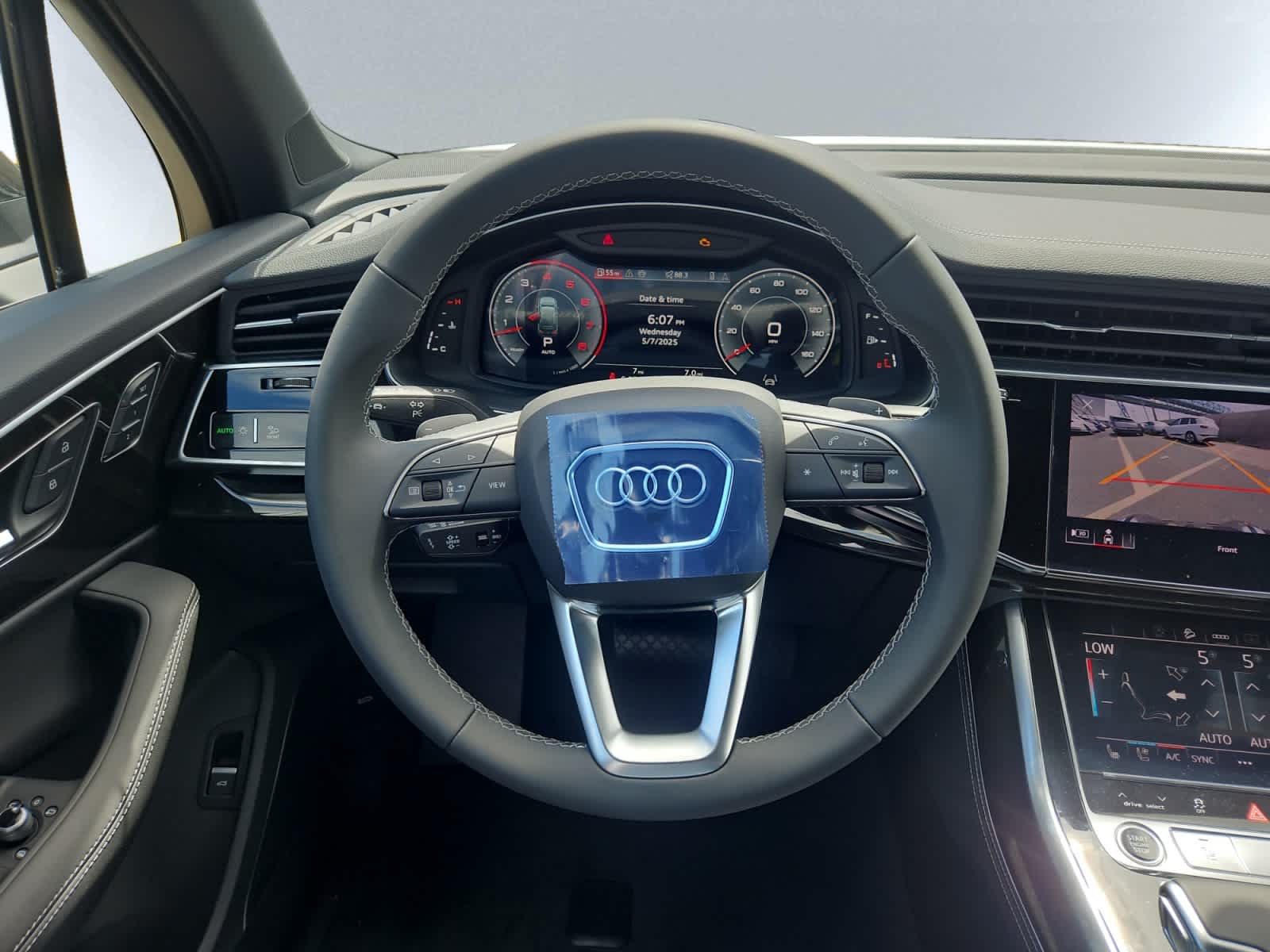 new 2025 Audi Q7 car, priced at $76,705