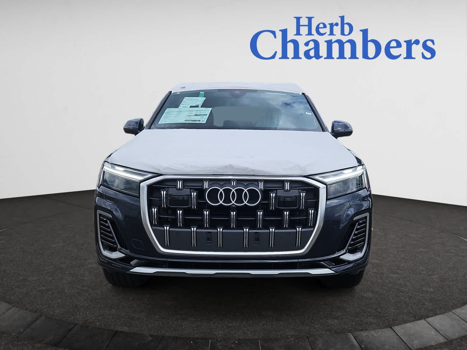 new 2025 Audi Q7 car, priced at $76,335