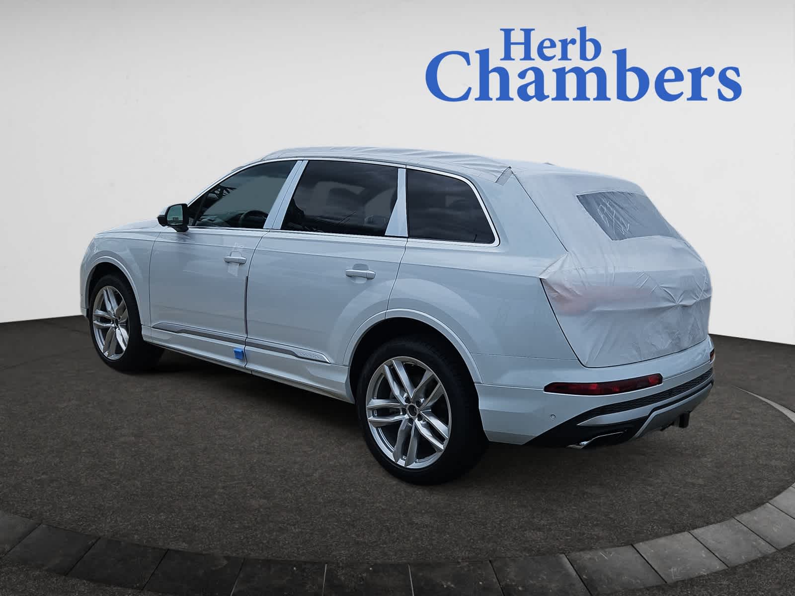 new 2025 Audi Q7 car, priced at $76,575