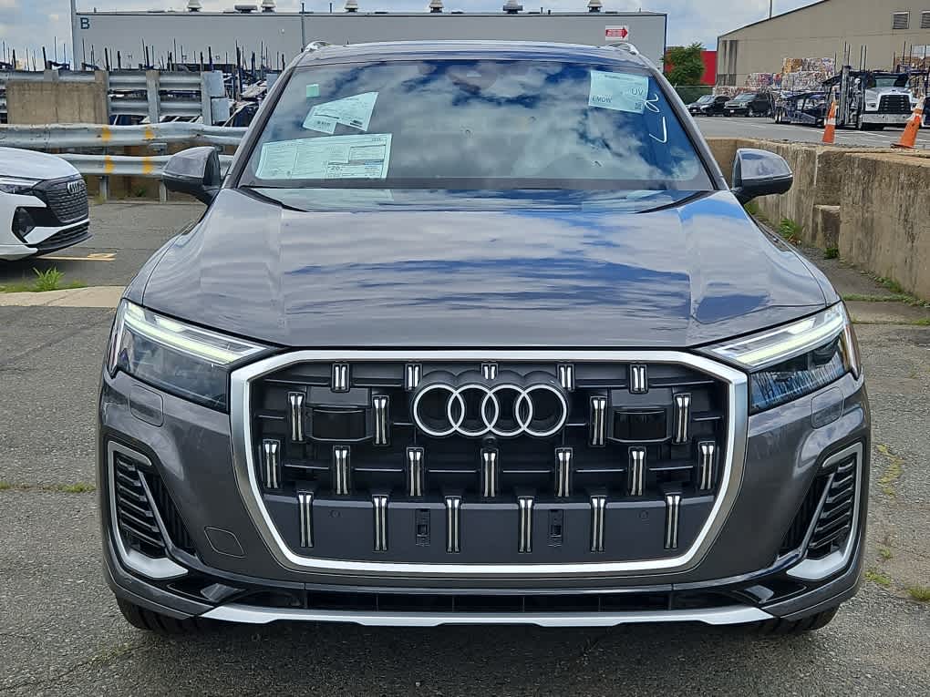 new 2025 Audi Q7 car, priced at $76,055