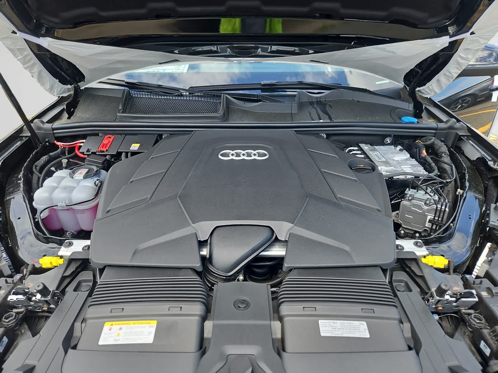new 2025 Audi Q7 car, priced at $76,705
