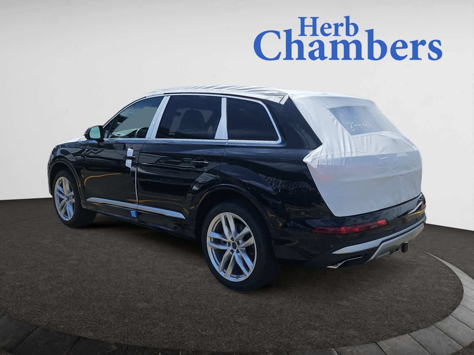 new 2025 Audi Q7 car, priced at $76,705
