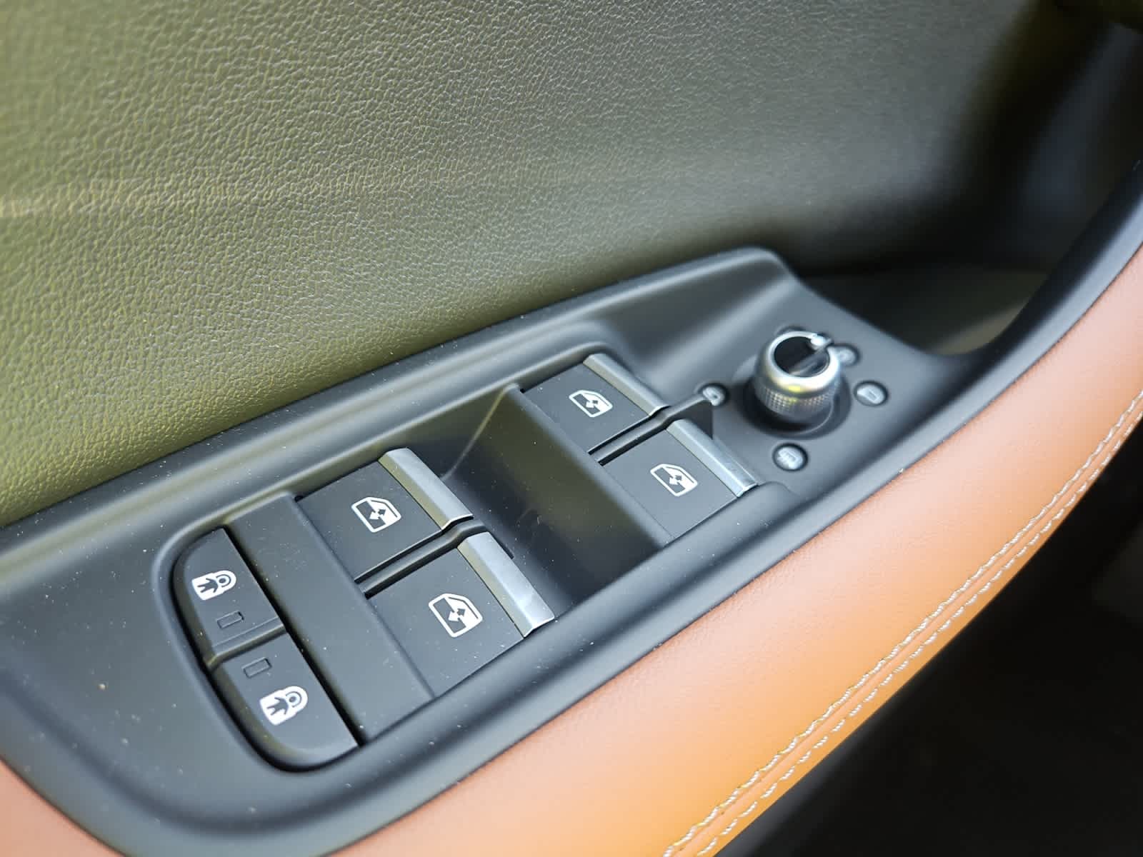new 2025 Audi Q7 car, priced at $77,435