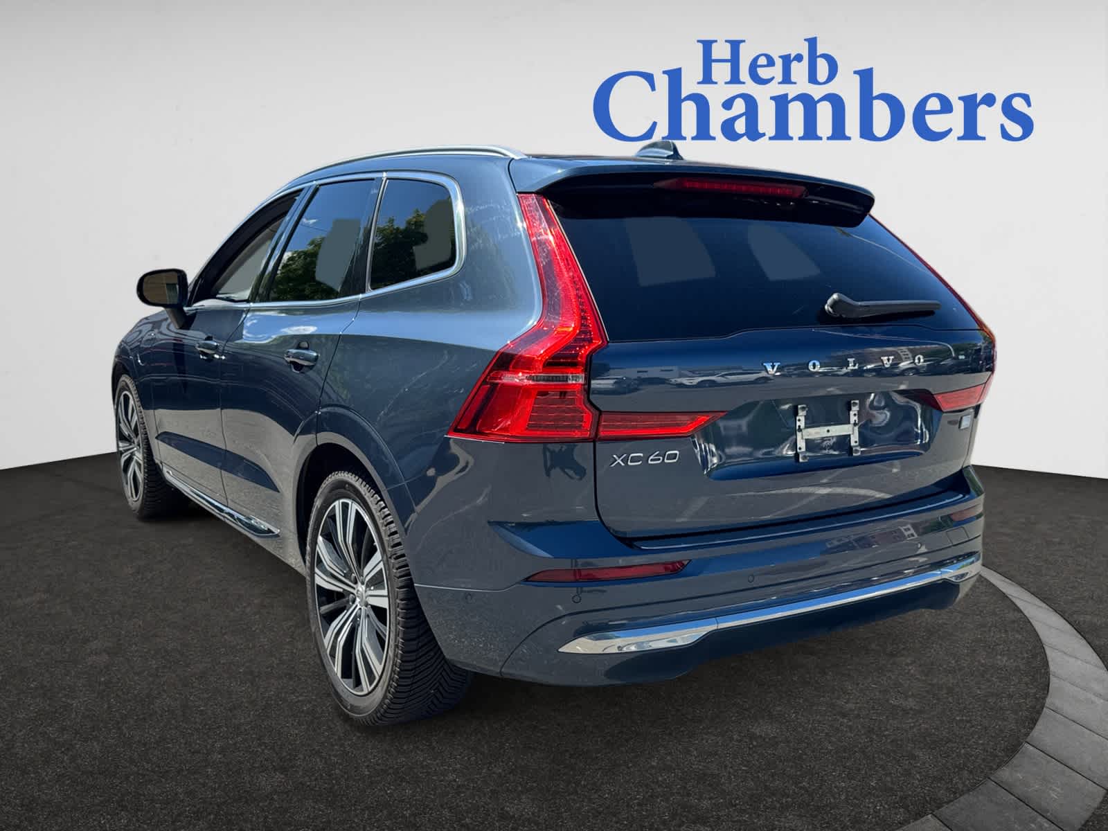 used 2022 Volvo XC60 Recharge Plug-In Hybrid car, priced at $43,998