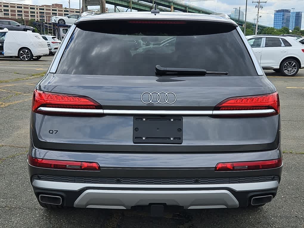 new 2025 Audi Q7 car, priced at $76,055