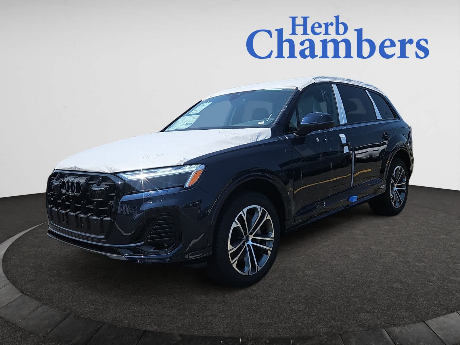 new 2025 Audi Q7 car, priced at $68,530