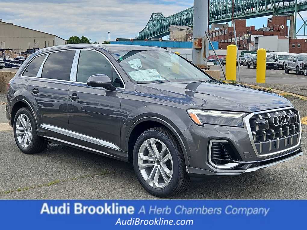 new 2025 Audi Q7 car, priced at $76,055