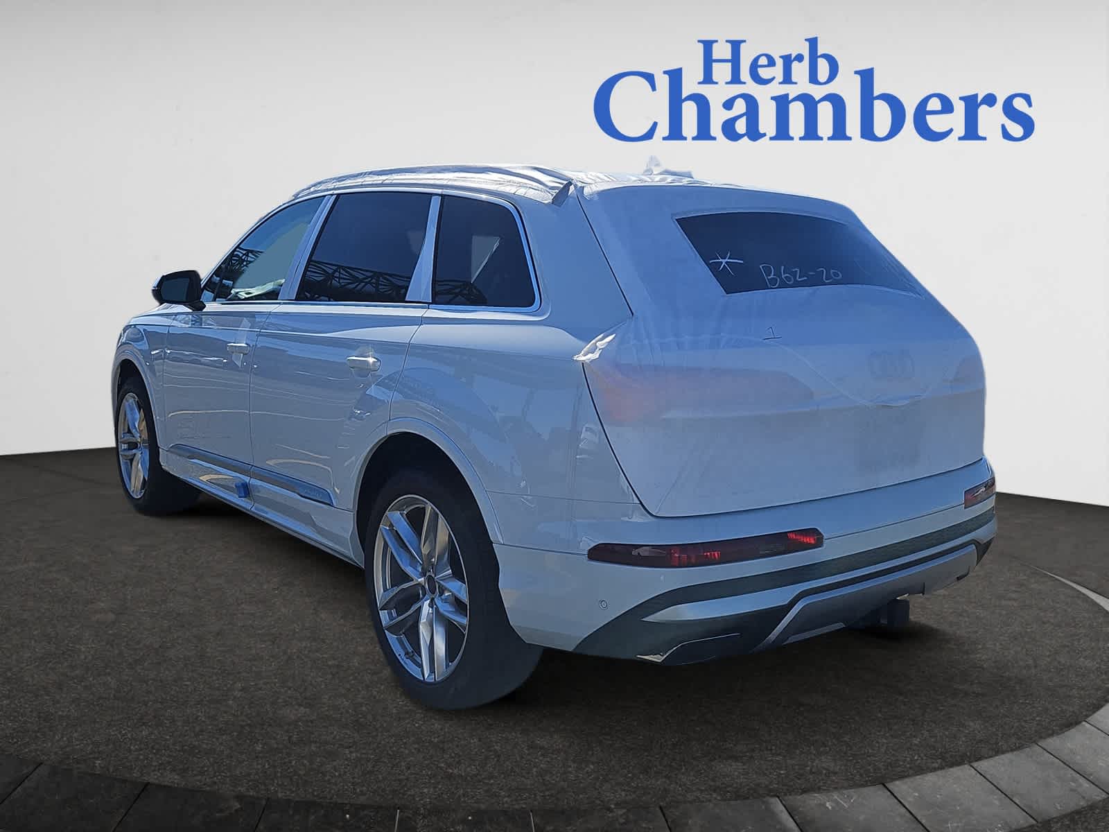 new 2025 Audi Q7 car, priced at $76,990