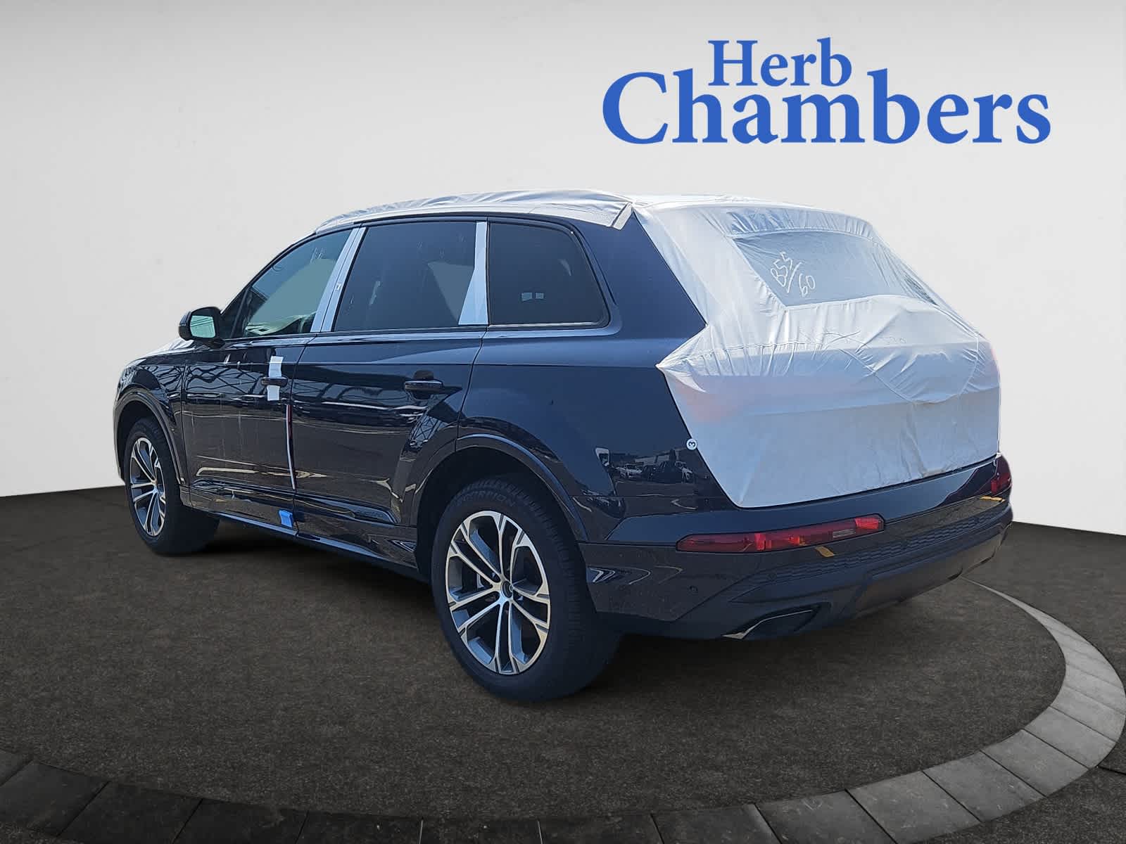 new 2025 Audi Q7 car, priced at $68,530