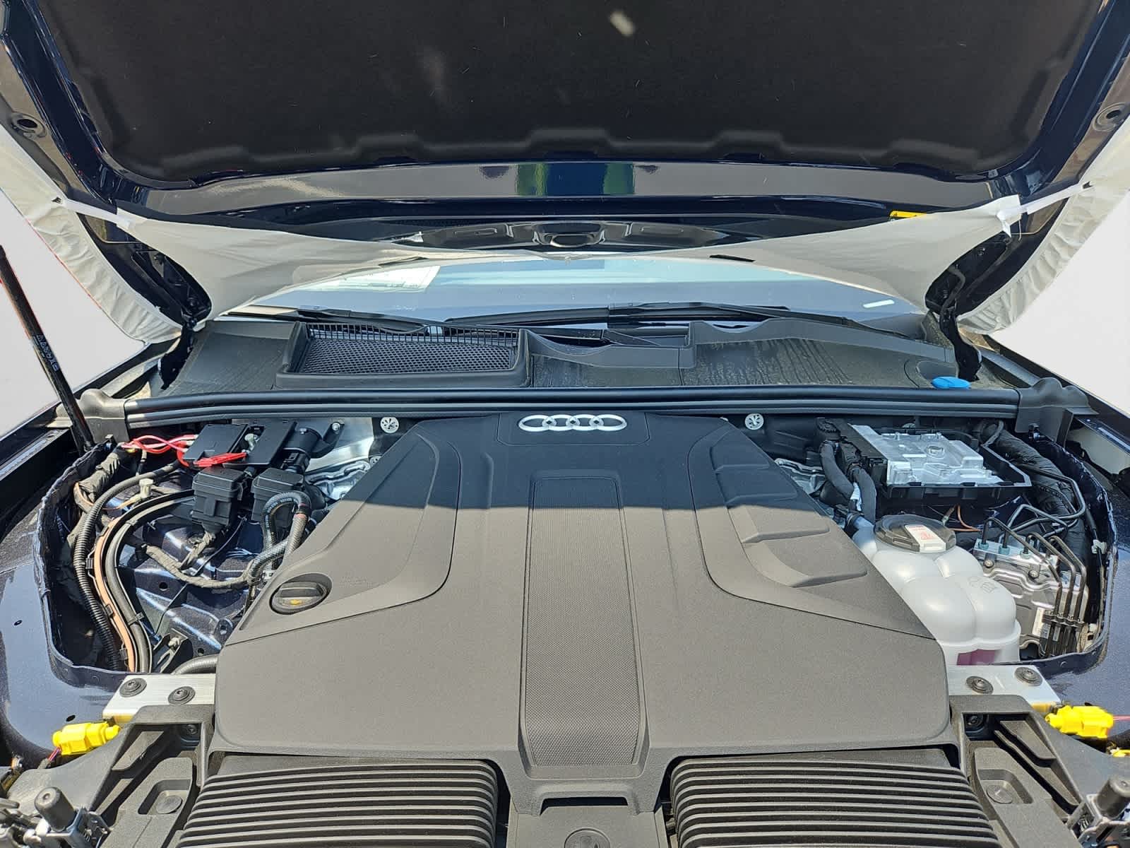 new 2025 Audi Q7 car, priced at $68,530