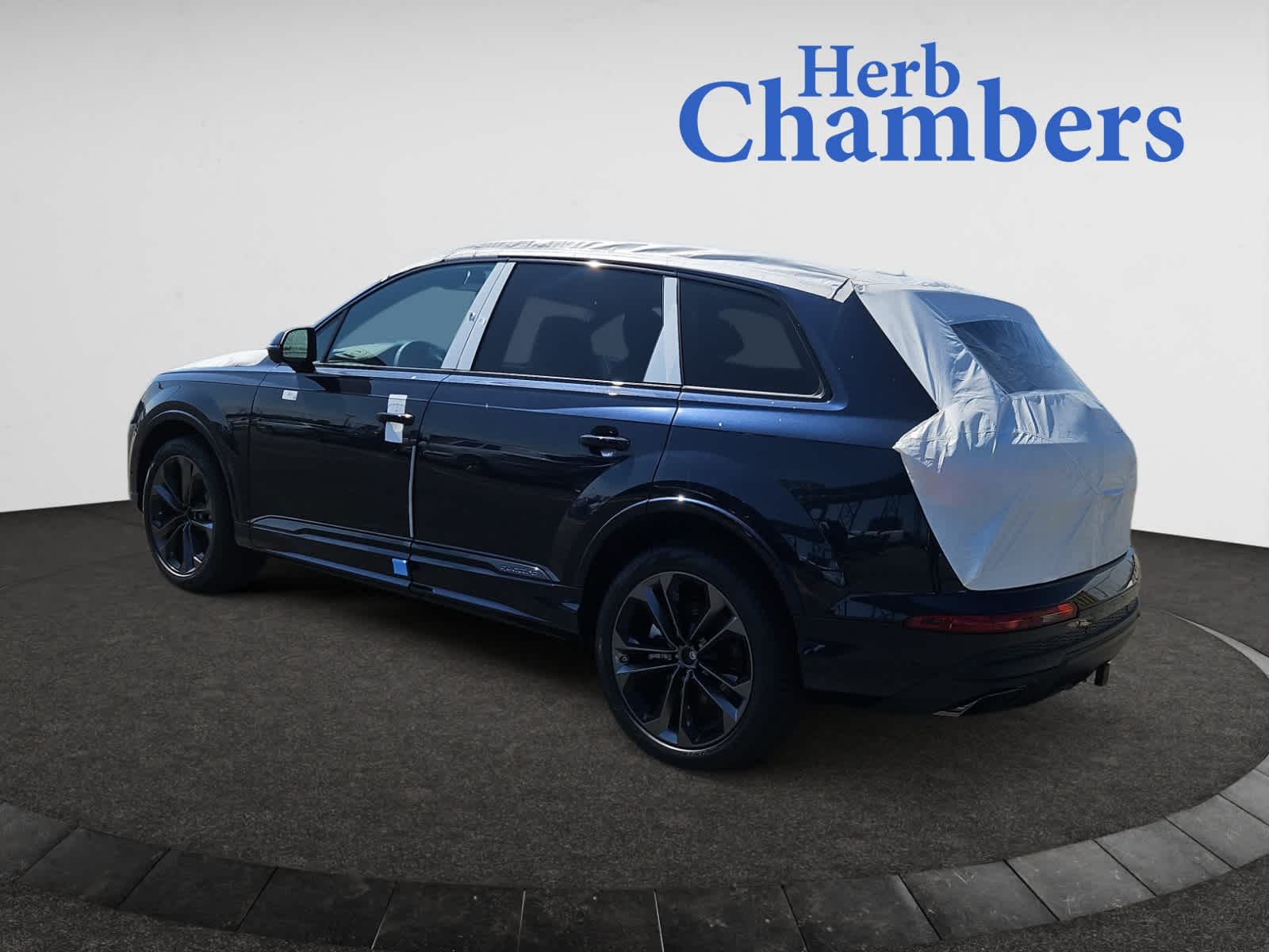 new 2025 Audi Q7 car, priced at $77,435