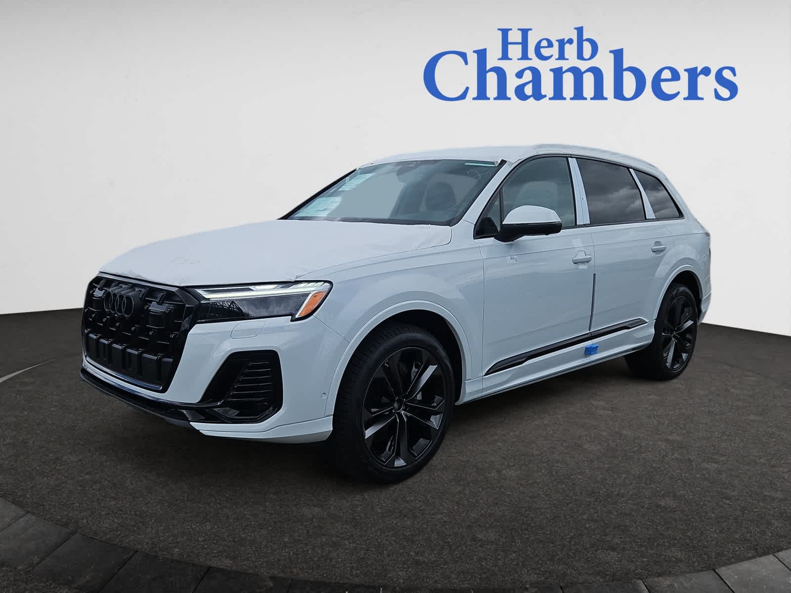 new 2025 Audi Q7 car, priced at $77,805