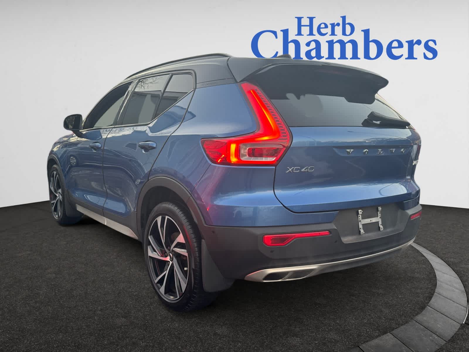 used 2019 Volvo XC40 car, priced at $22,998