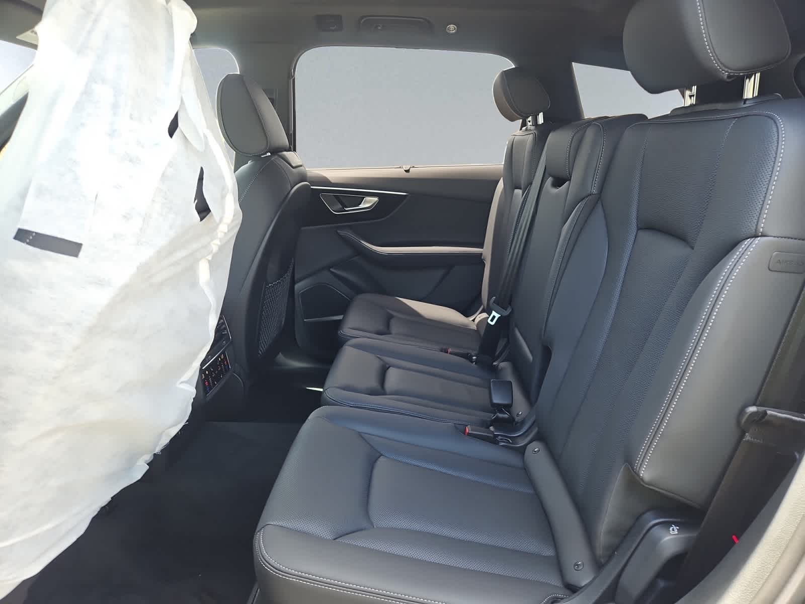new 2025 Audi Q7 car, priced at $76,705