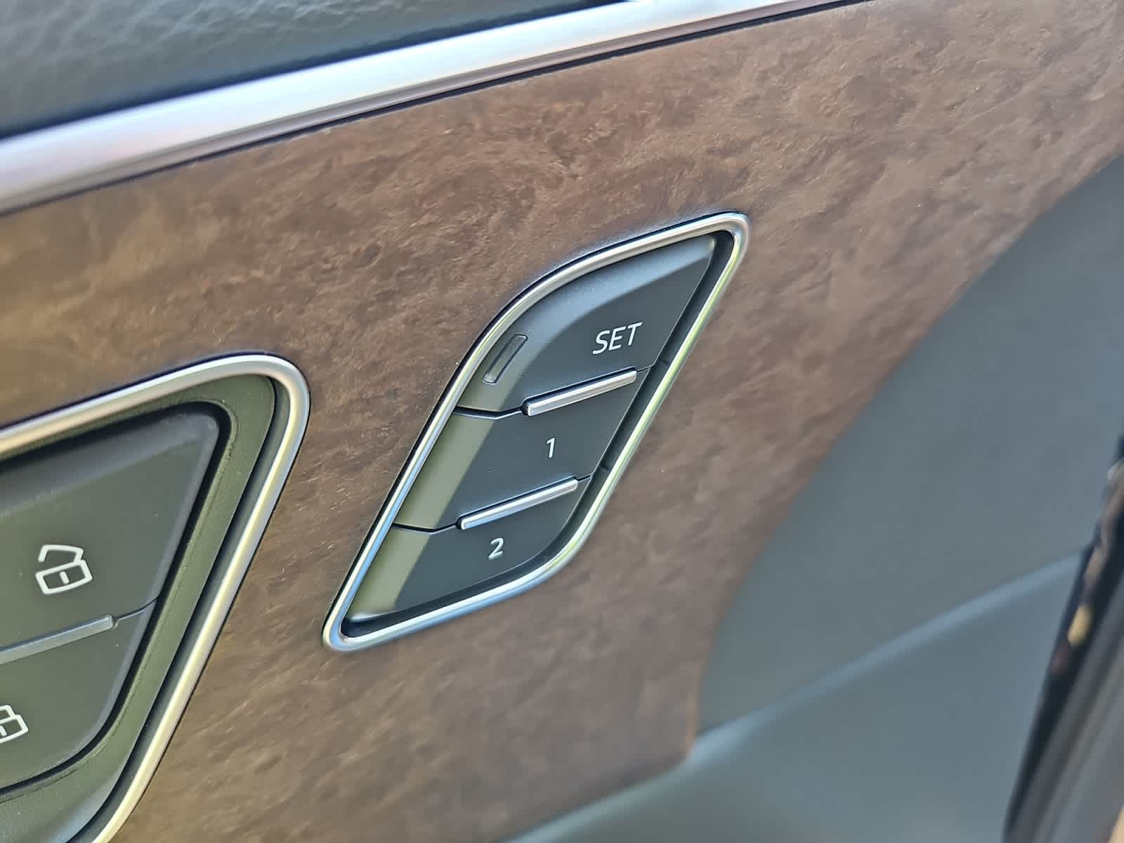 new 2025 Audi Q7 car, priced at $68,530