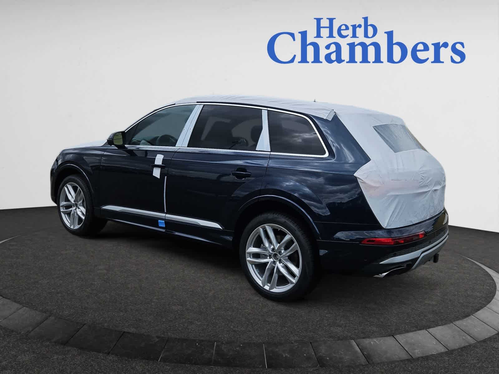 new 2025 Audi Q7 car, priced at $76,335