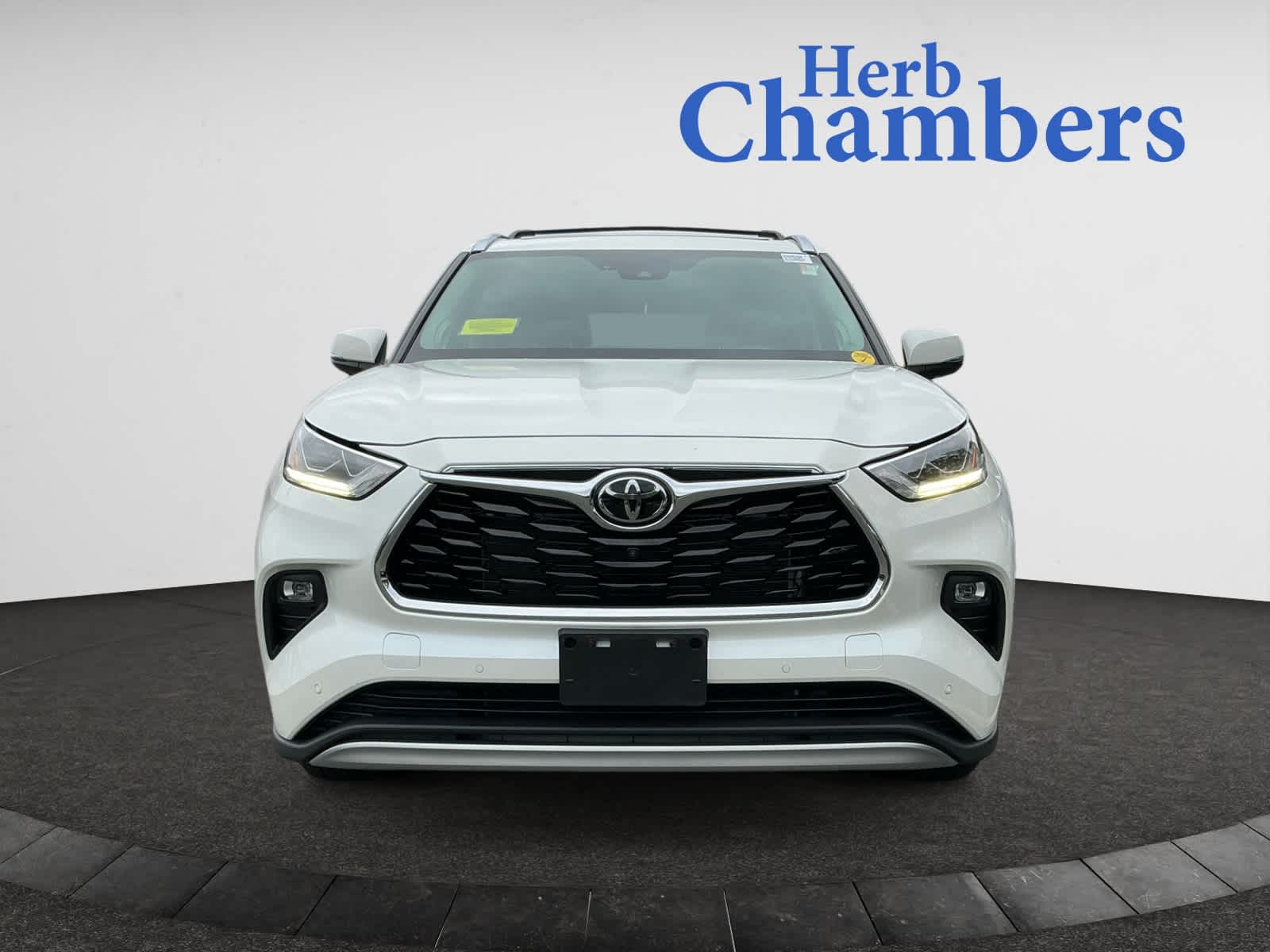 used 2021 Toyota Highlander car, priced at $39,998