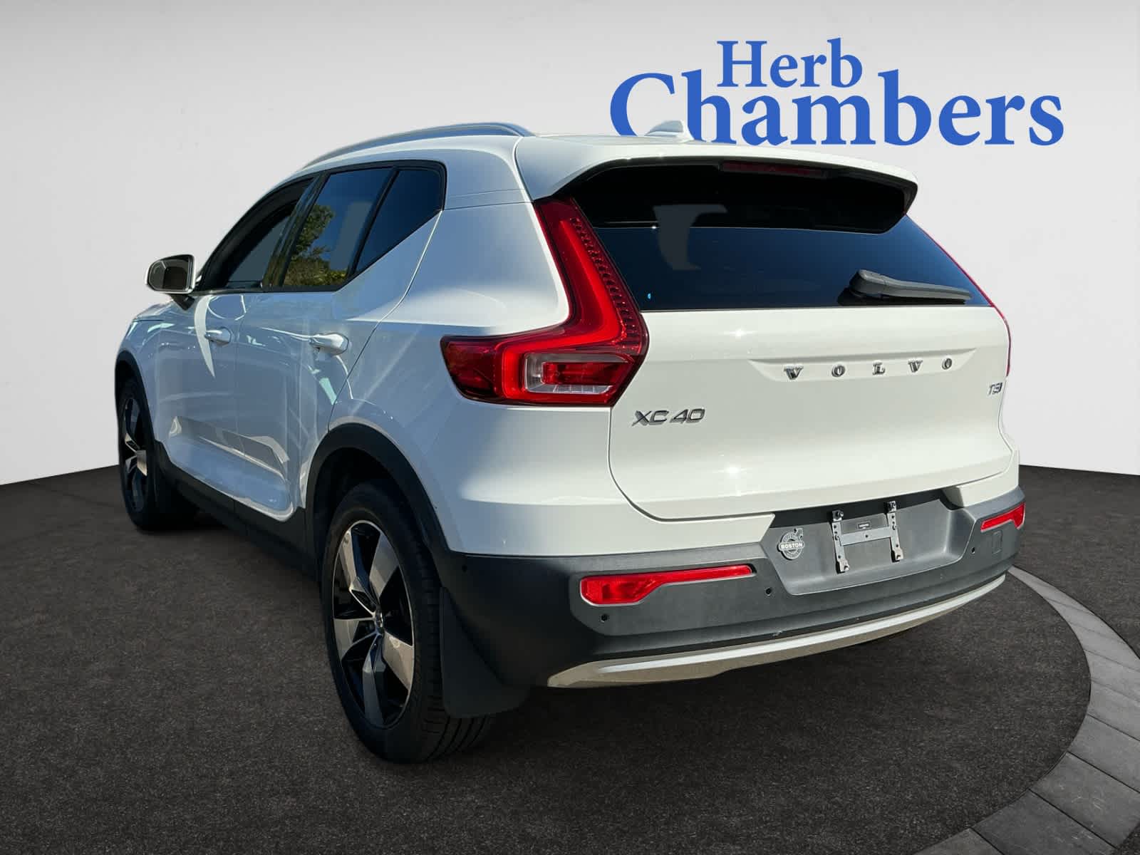 used 2019 Volvo XC40 car, priced at $19,899