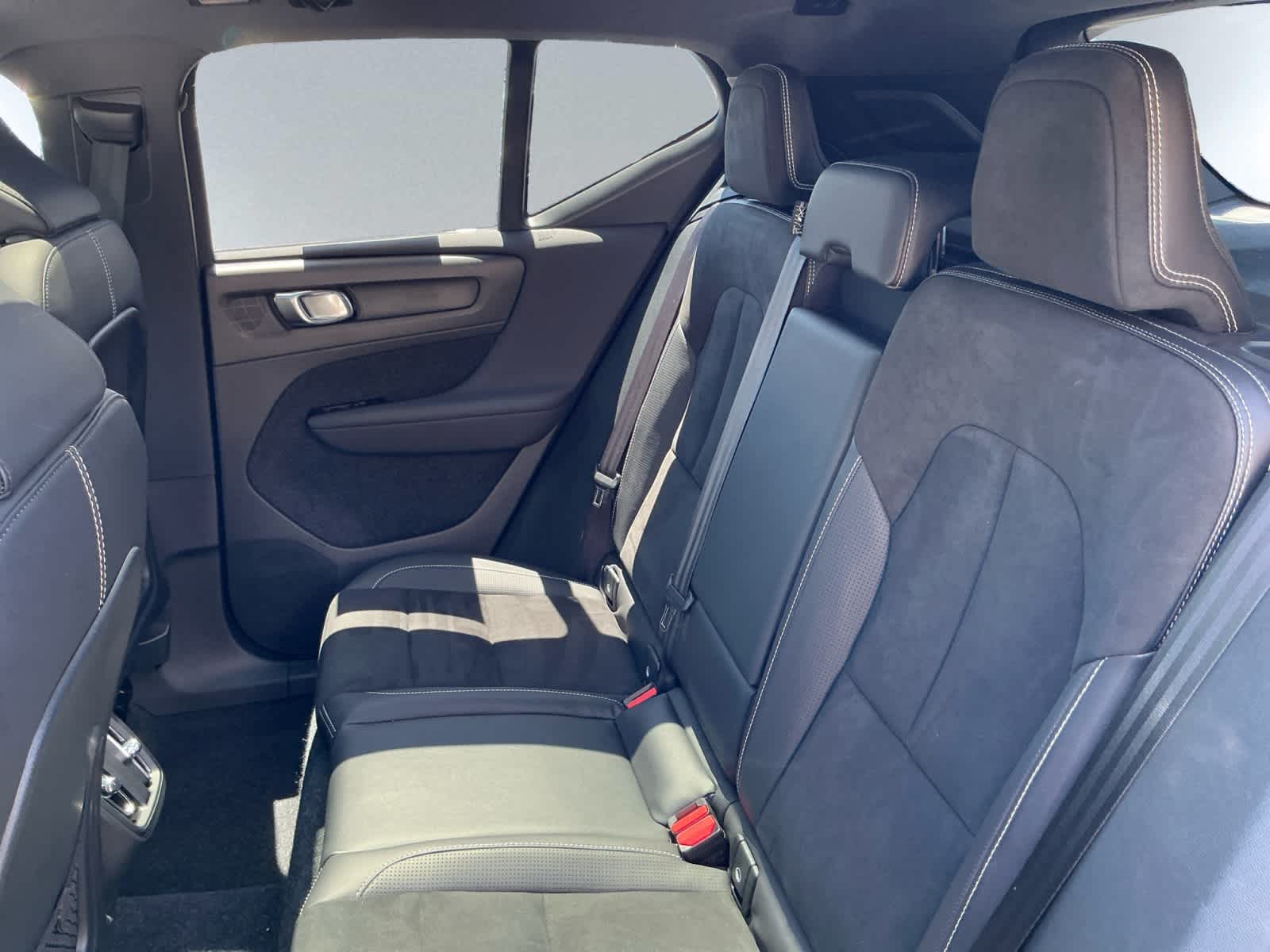 used 2021 Volvo XC40 car, priced at $28,998